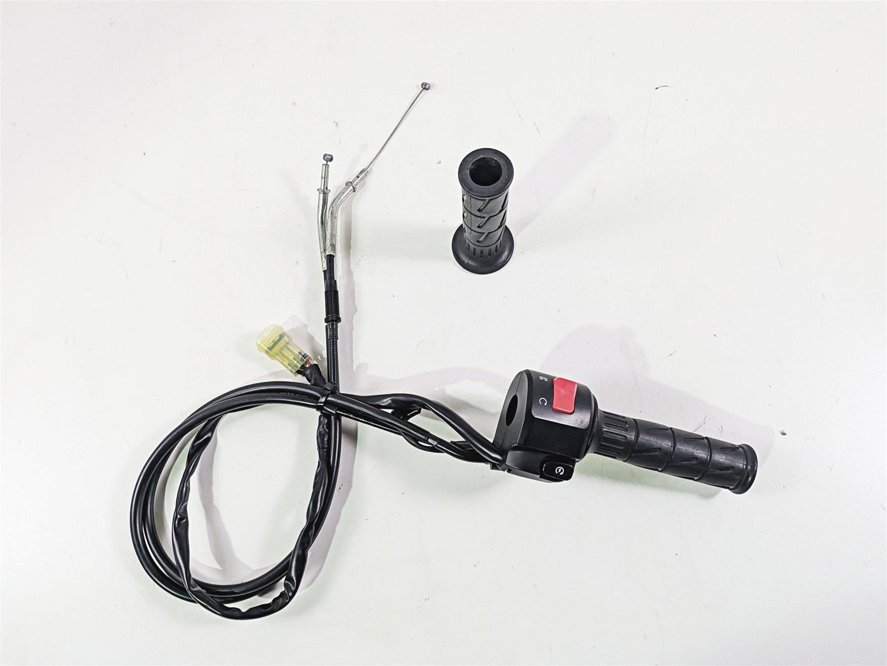 2020 Kawasaki Z900 ZR900 Right Hand Throttle Control Switch 46091-0500 {{ shop.shopifyCountryName }} - Mototech271