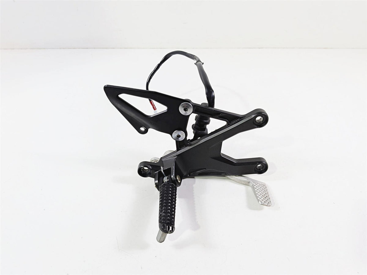 2022 Yamaha YZF R1 R1M RN65 Front Right Foot Peg & Brake Pedal 2CR-27443-00-00-Mototech271