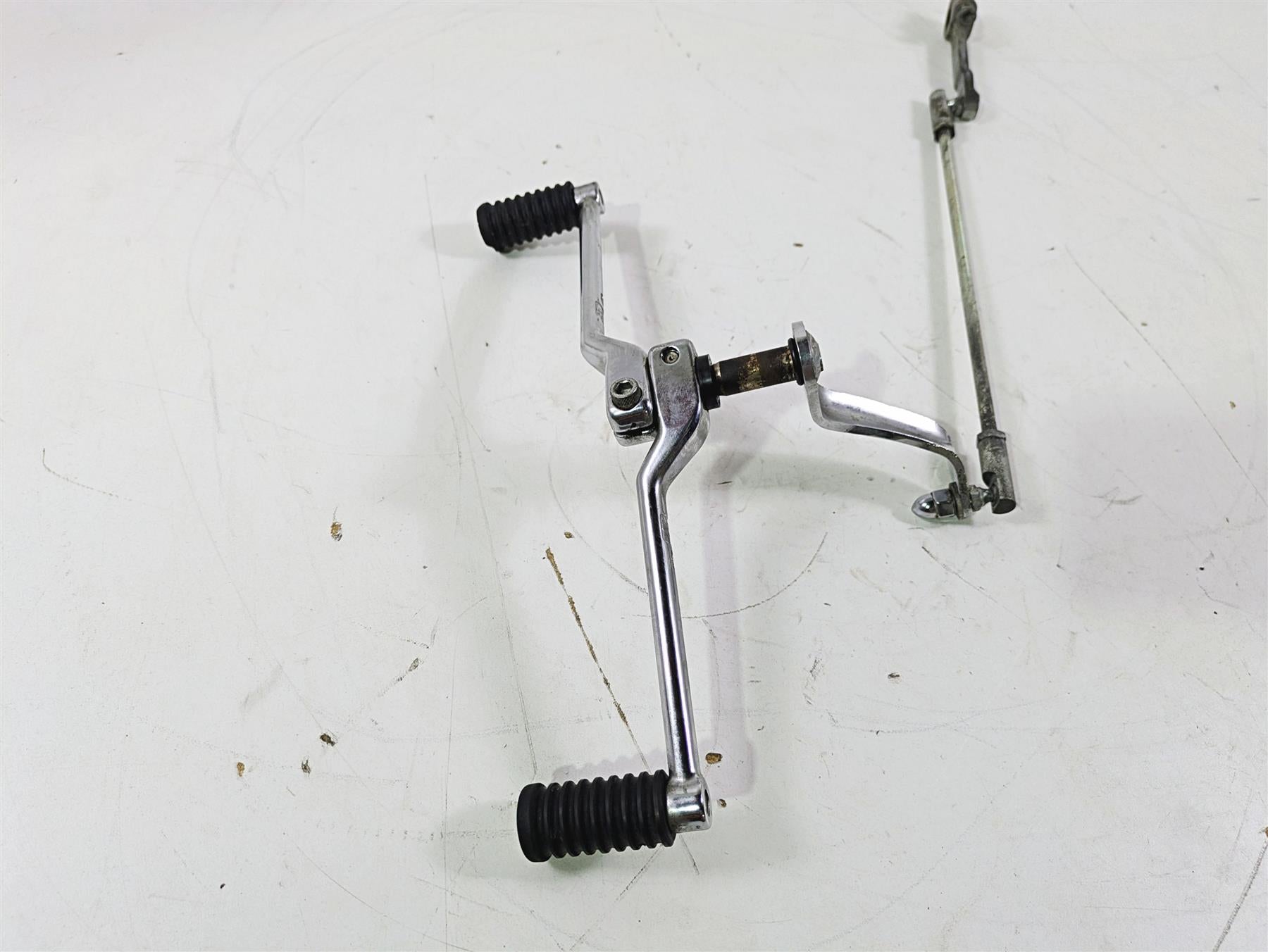 2008 Harley FLSTC 105TH Softail Heritage Shifter Shift Lever + Links 33895-82E {{ shop.shopifyCountryName }} - Mototech271