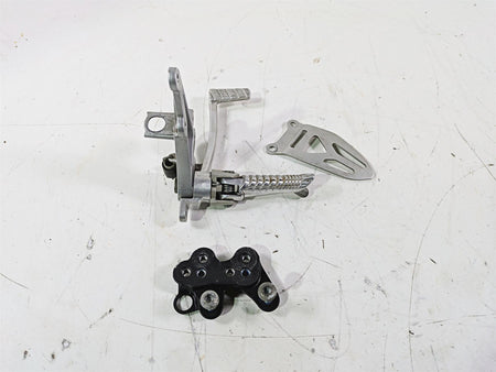 2016 Suzuki GSXR1000 Right Front Foot Peg Brake Pedal & Mount Set 3511-47H10 {{ shop.shopifyCountryName }} - Mototech271