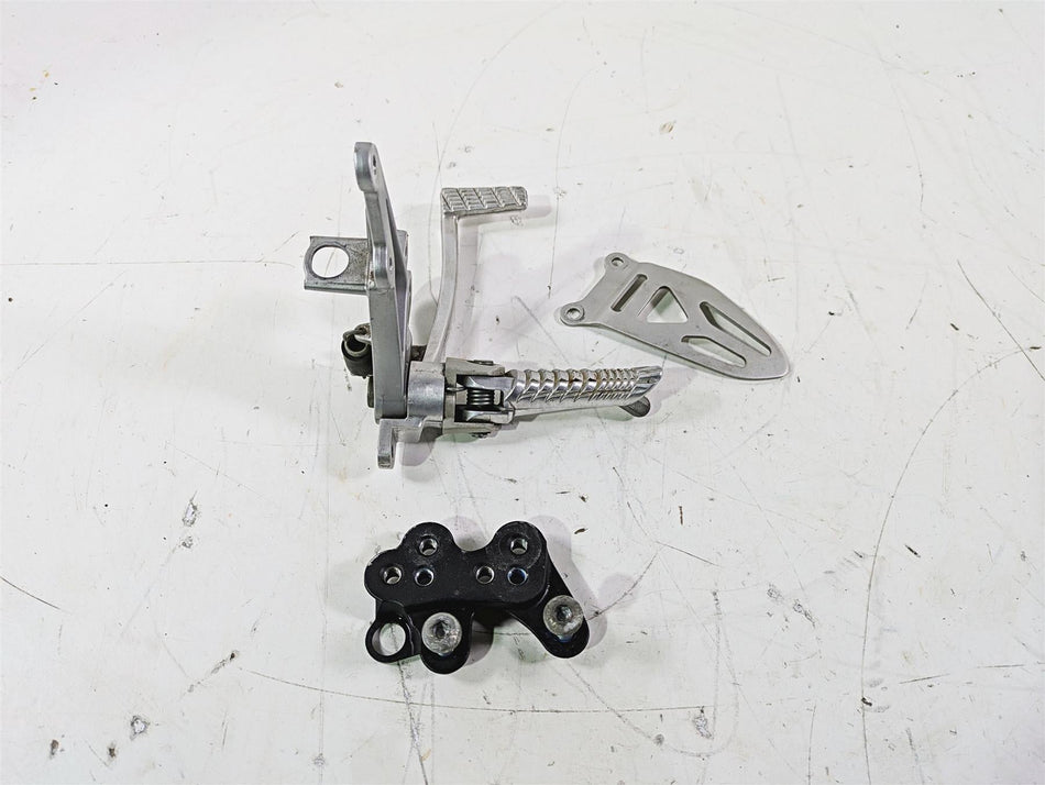 2016 Suzuki GSXR1000 Right Front Foot Peg Brake Pedal & Mount Set 3511-47H10 {{ shop.shopifyCountryName }} - Mototech271