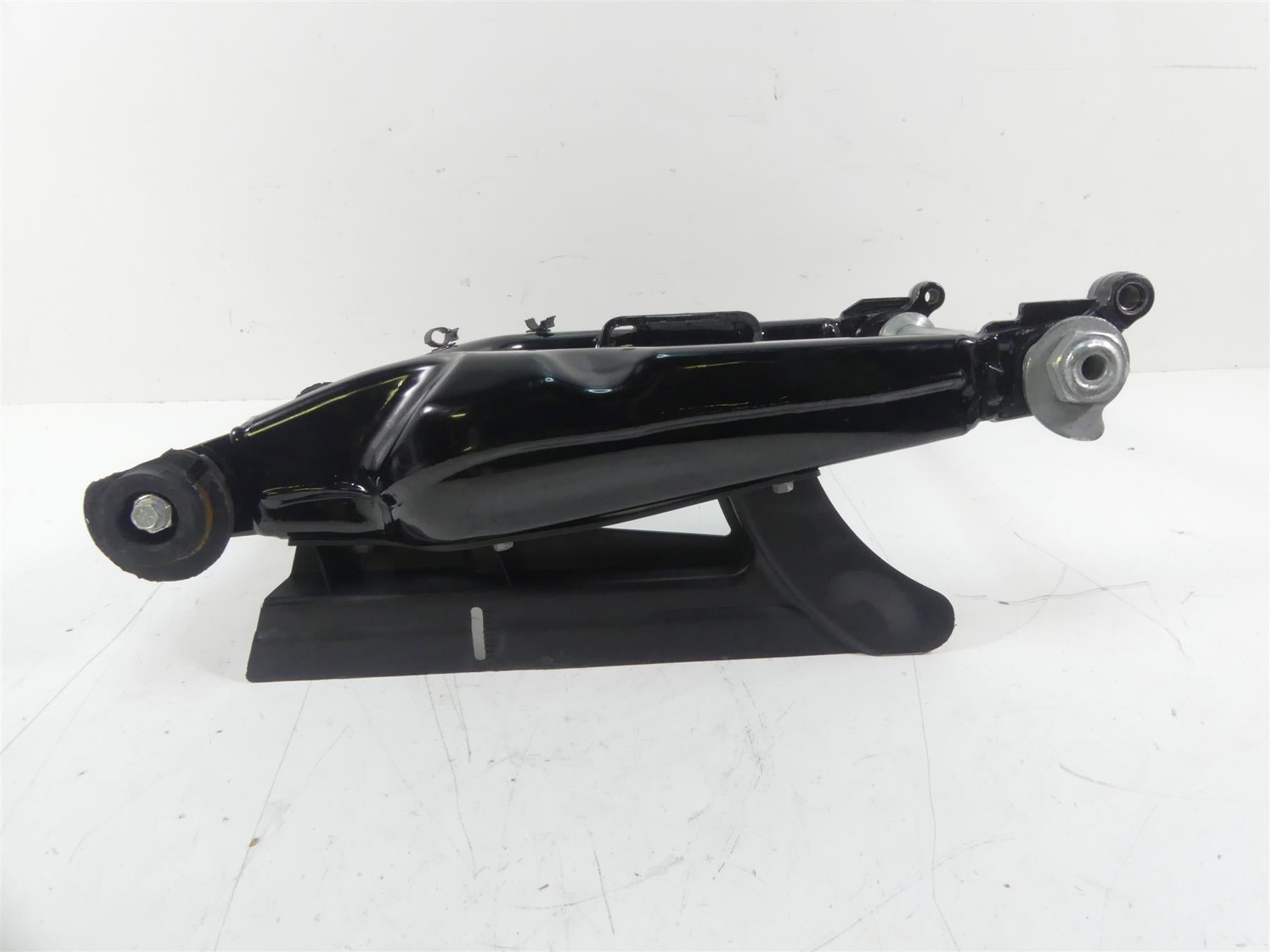 2016 Harley Touring FLTRX Road Glide Rear Swingarm Swing Arm + Axle 47549-09A | Mototech271