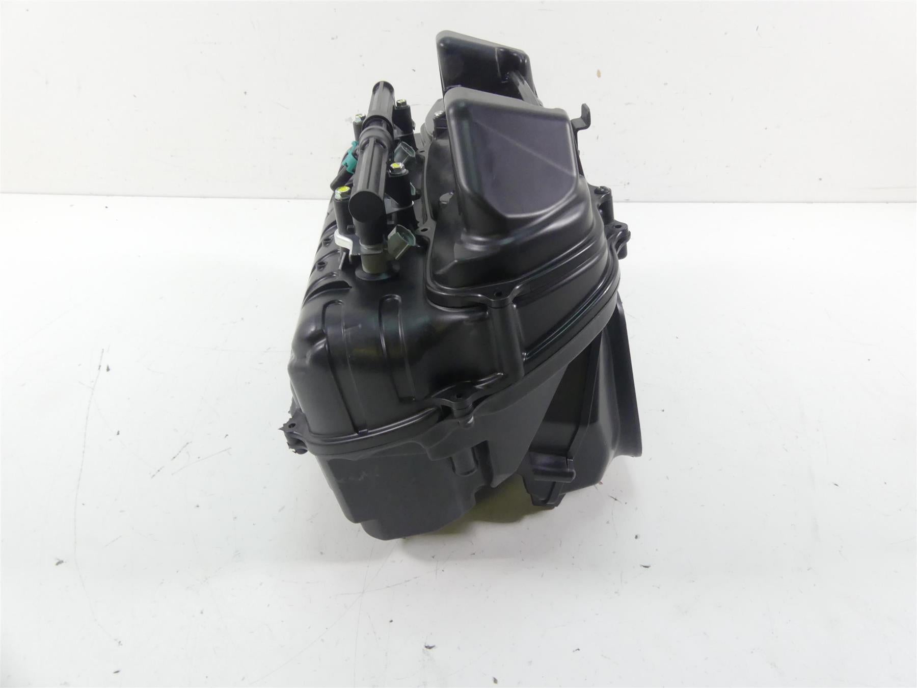 2021 Honda CBR600RR Air Box Filter Cleaner Breather & Injectors 17220-MFJ-D00 {{ shop.shopifyCountryName }} - Mototech271