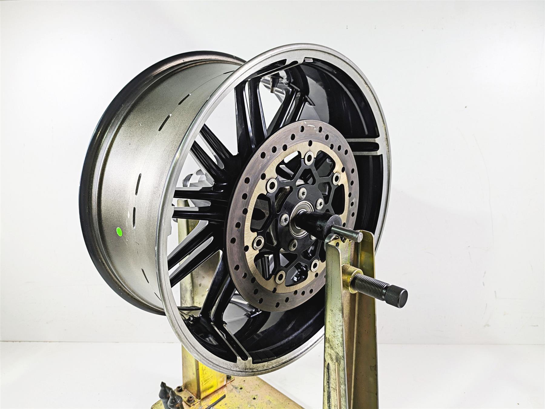 2018 Harley FXBR Softail Breakout Straight 18x8 Rear Wheel 10 Spoke 40900447 {{ shop.shopifyCountryName }} - Mototech271