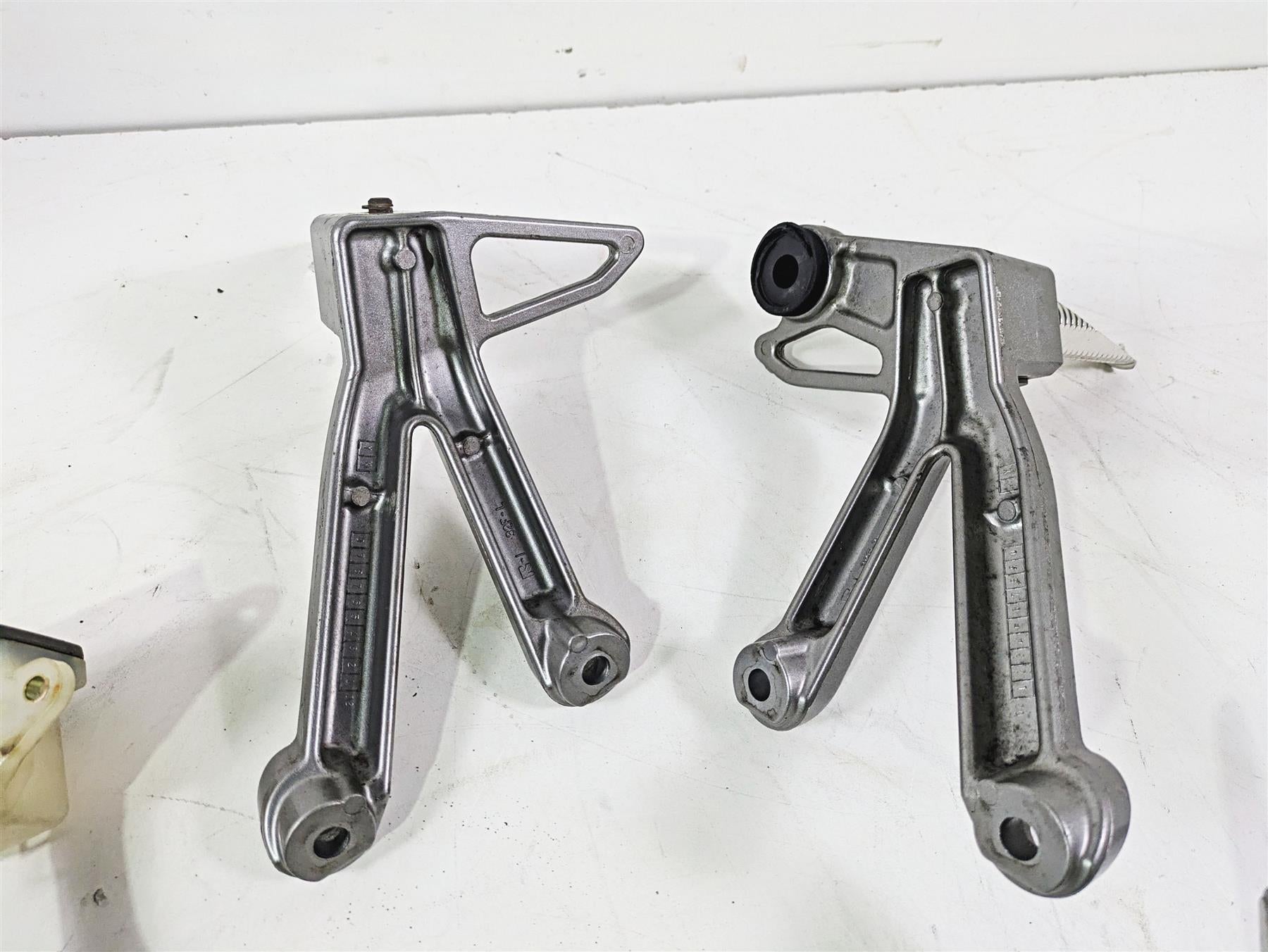 2003 Suzuki GSF1200 Bandit Foot Peg Rest + Shifter & Brake Lever Set 43511-26E02 {{ shop.shopifyCountryName }} - Mototech271