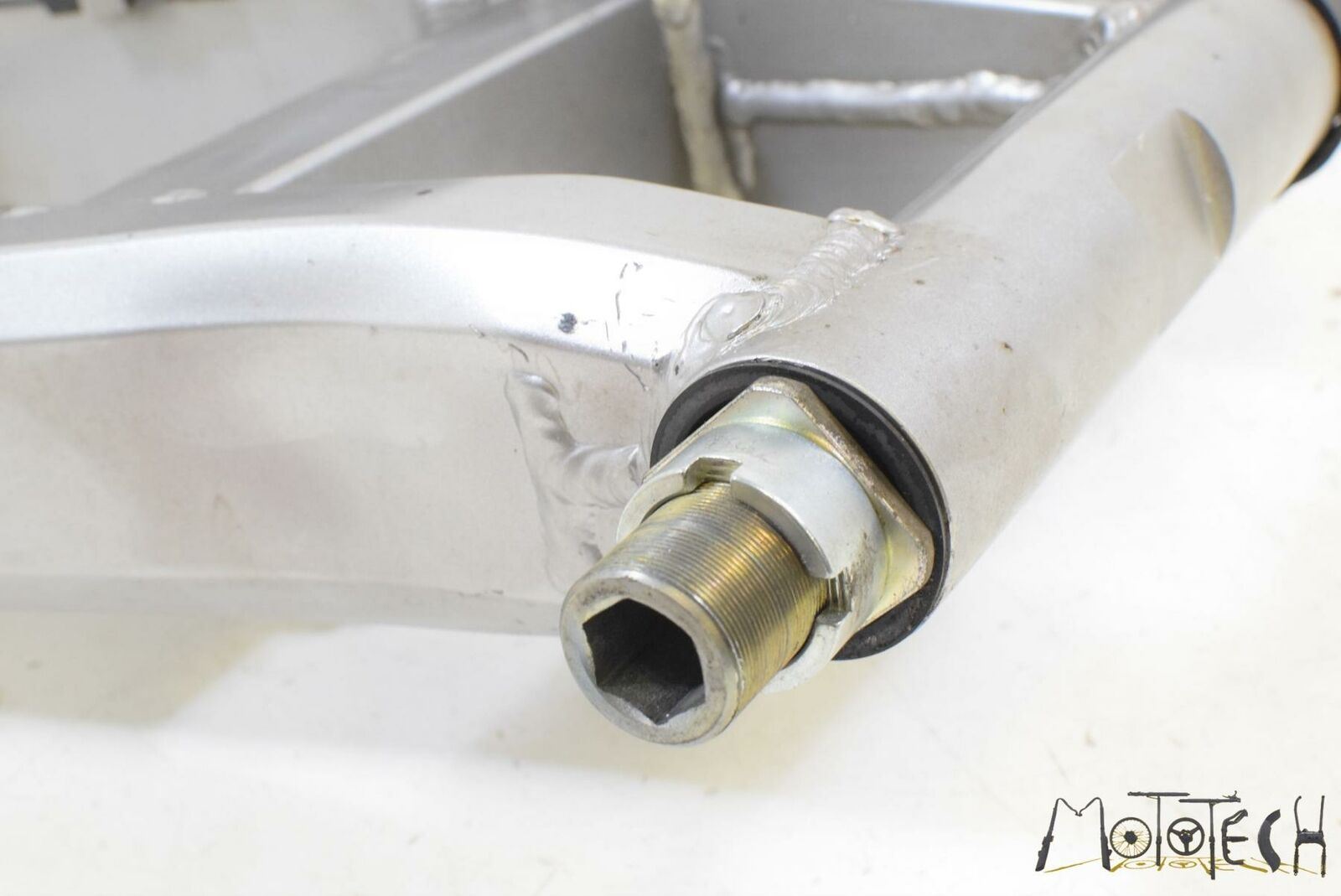2005 Kawasaki ZZR1200 ZX1200 Rear Swingarm Swing Arm Straight 33001-1624-458 {{ shop.shopifyCountryName }} - Mototech271