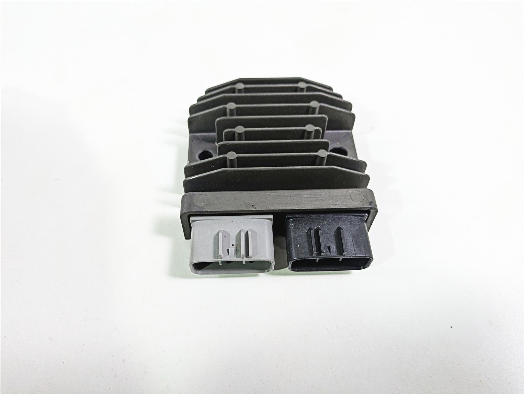 2019 Ducati Supersport 939 S Rectifier Voltage Regulator FH020AA 54040301B {{ shop.shopifyCountryName }} - Mototech271