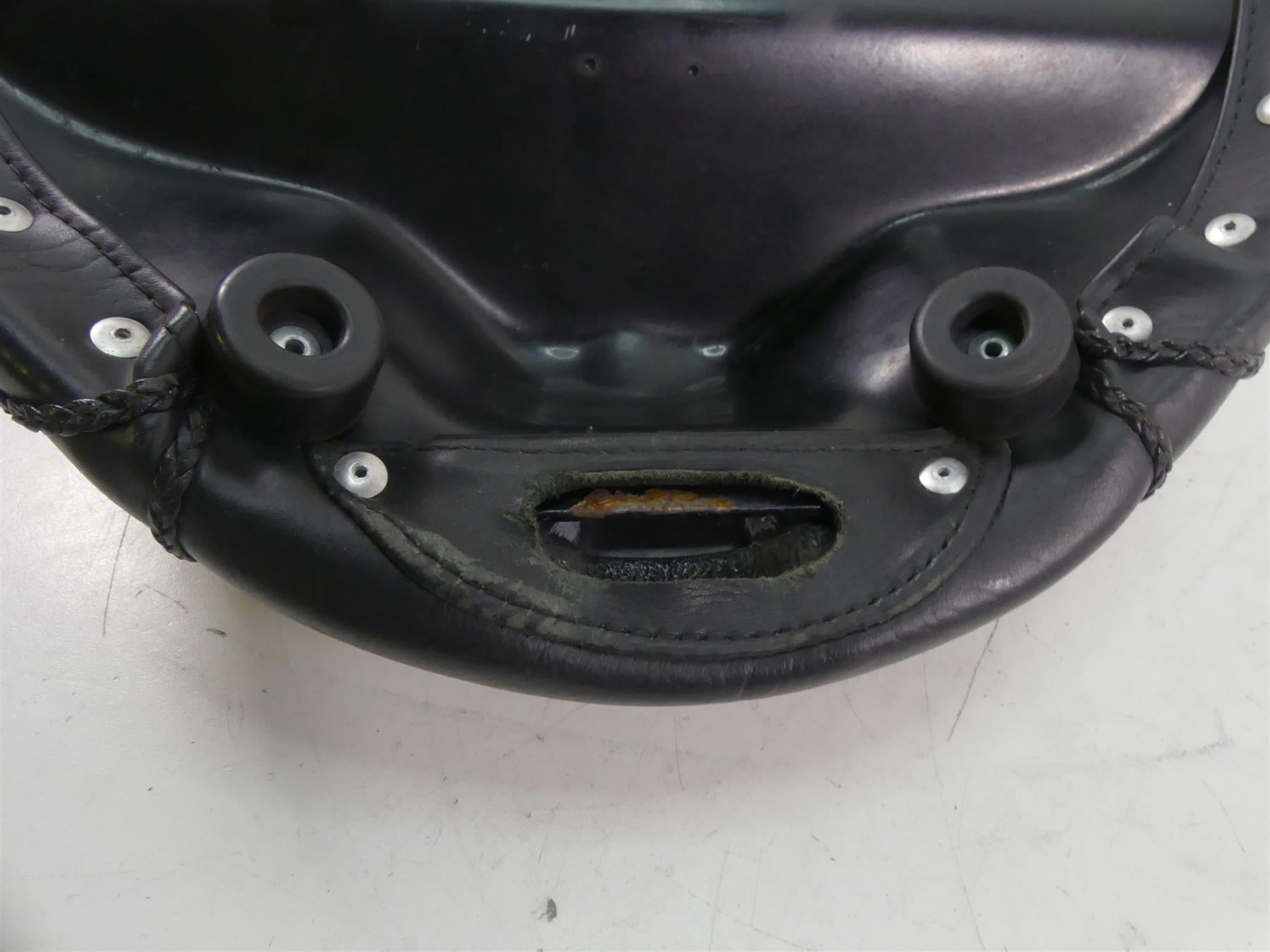 2004 Kawasaki VN1600 Meanstreak Mustang Rider Driver Solo Saddle Seat 447946 {{ shop.shopifyCountryName }} - Mototech271