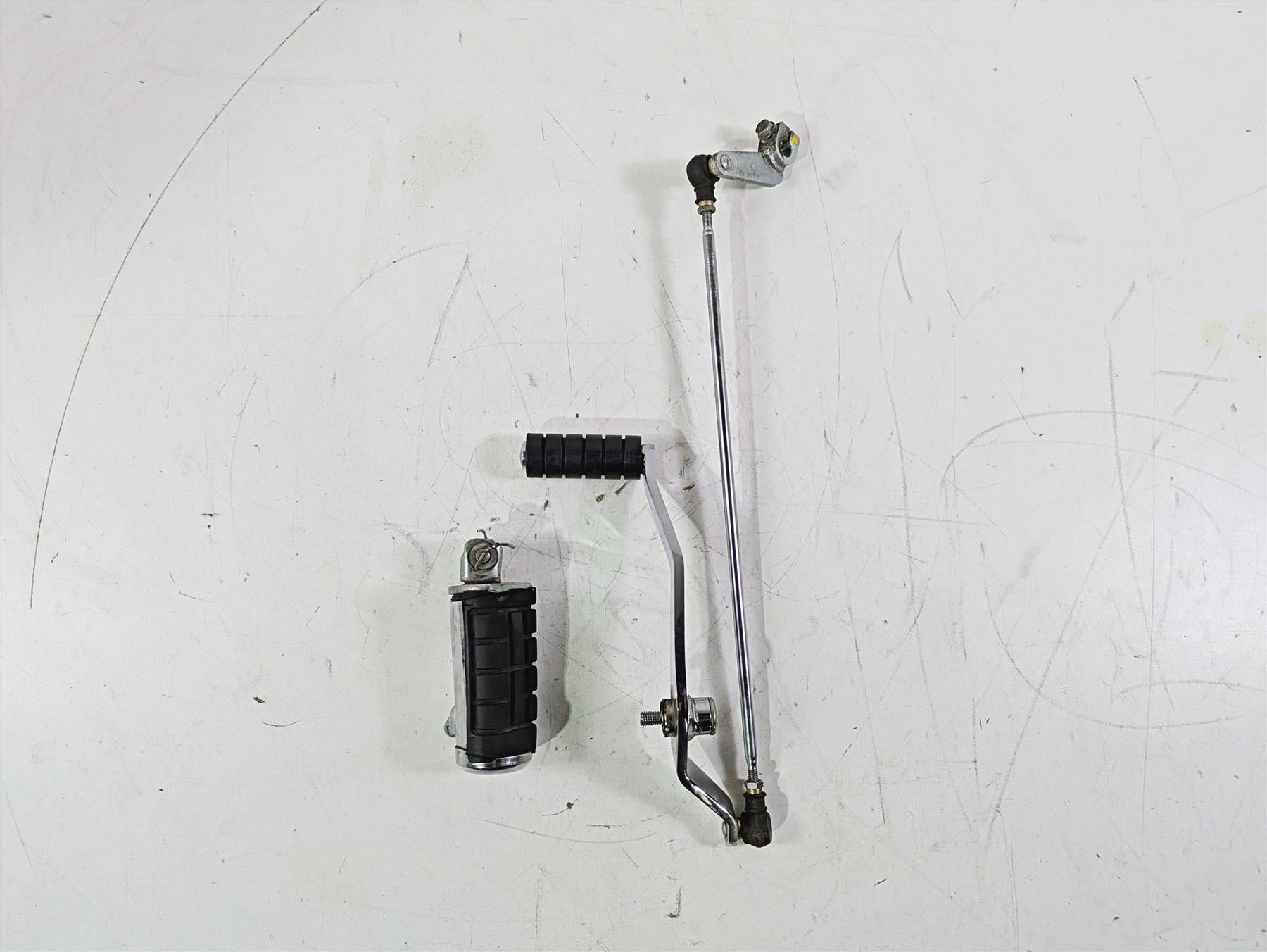 2002 Honda V-Twin VTX1800 C Left Footpeg & Shifter Shift Lever 24710-MCH-000 {{ shop.shopifyCountryName }} - Mototech271