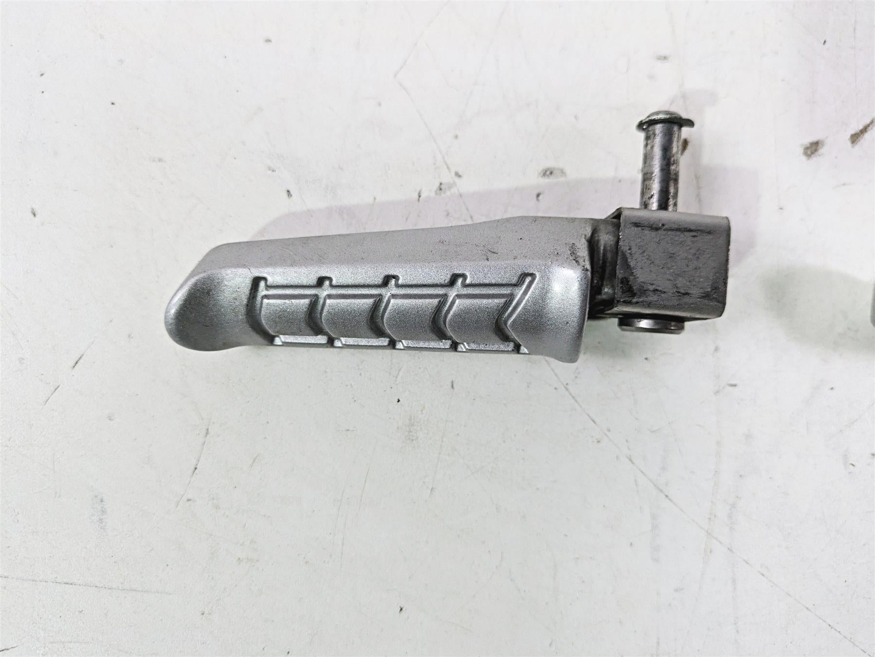 2023 BMW G310R K03 Rear Passenger Footpegs 46718553973 46718553974 {{ shop.shopifyCountryName }} - Mototech271