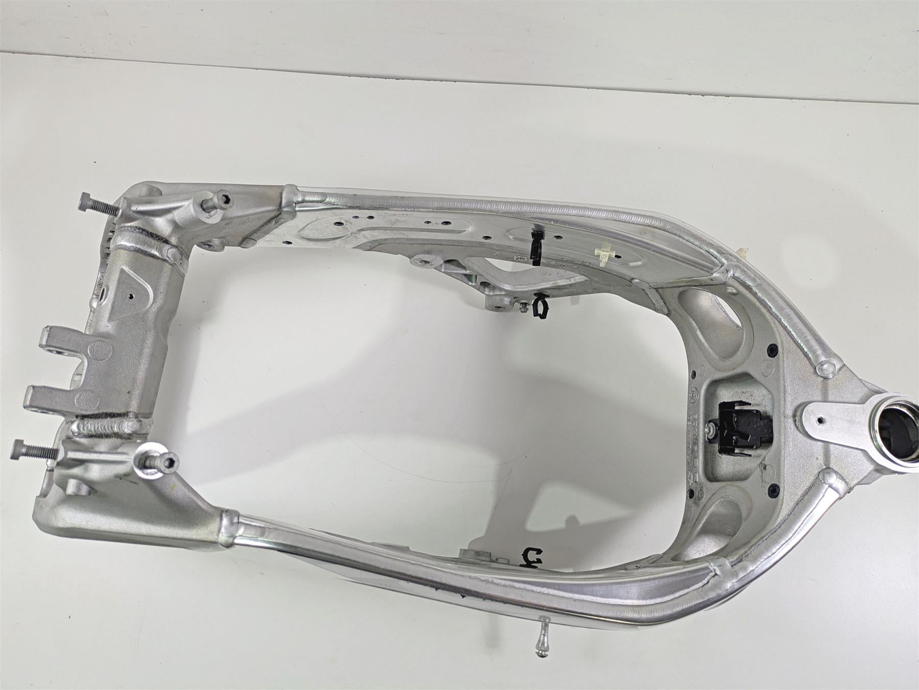 2017 Aprilia RSV 1100 Tuono V4 Factory Straight Main Frame Chassis With Salvage Tennessee Title 896962 {{ shop.shopifyCountryName }} - Mototech271