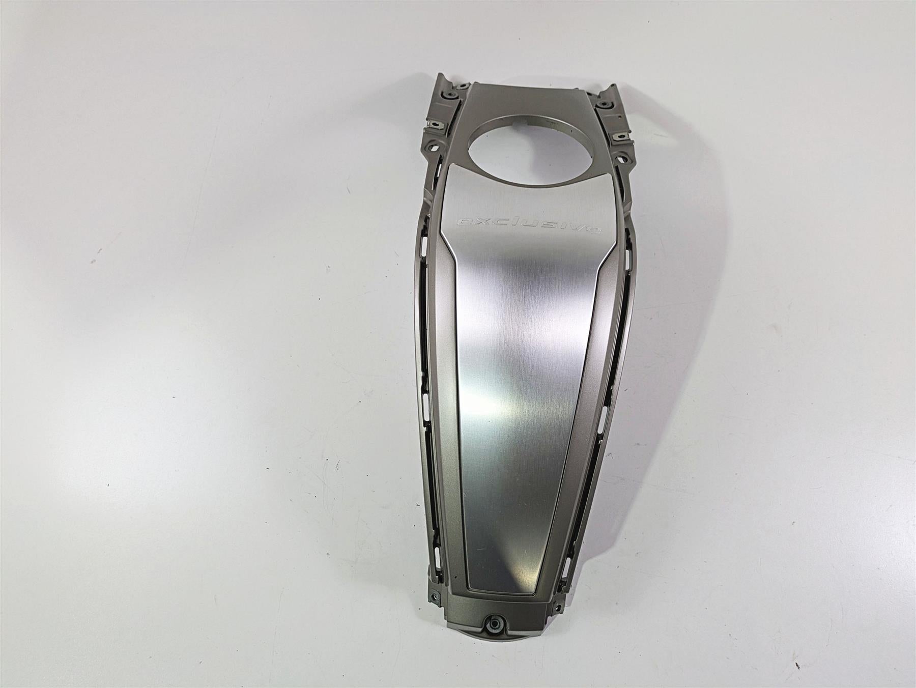 2014 BMW K1600 GTL K48 Fuel Tank Center Fairing Cover Cowl 46638536859 {{ shop.shopifyCountryName }} - Mototech271