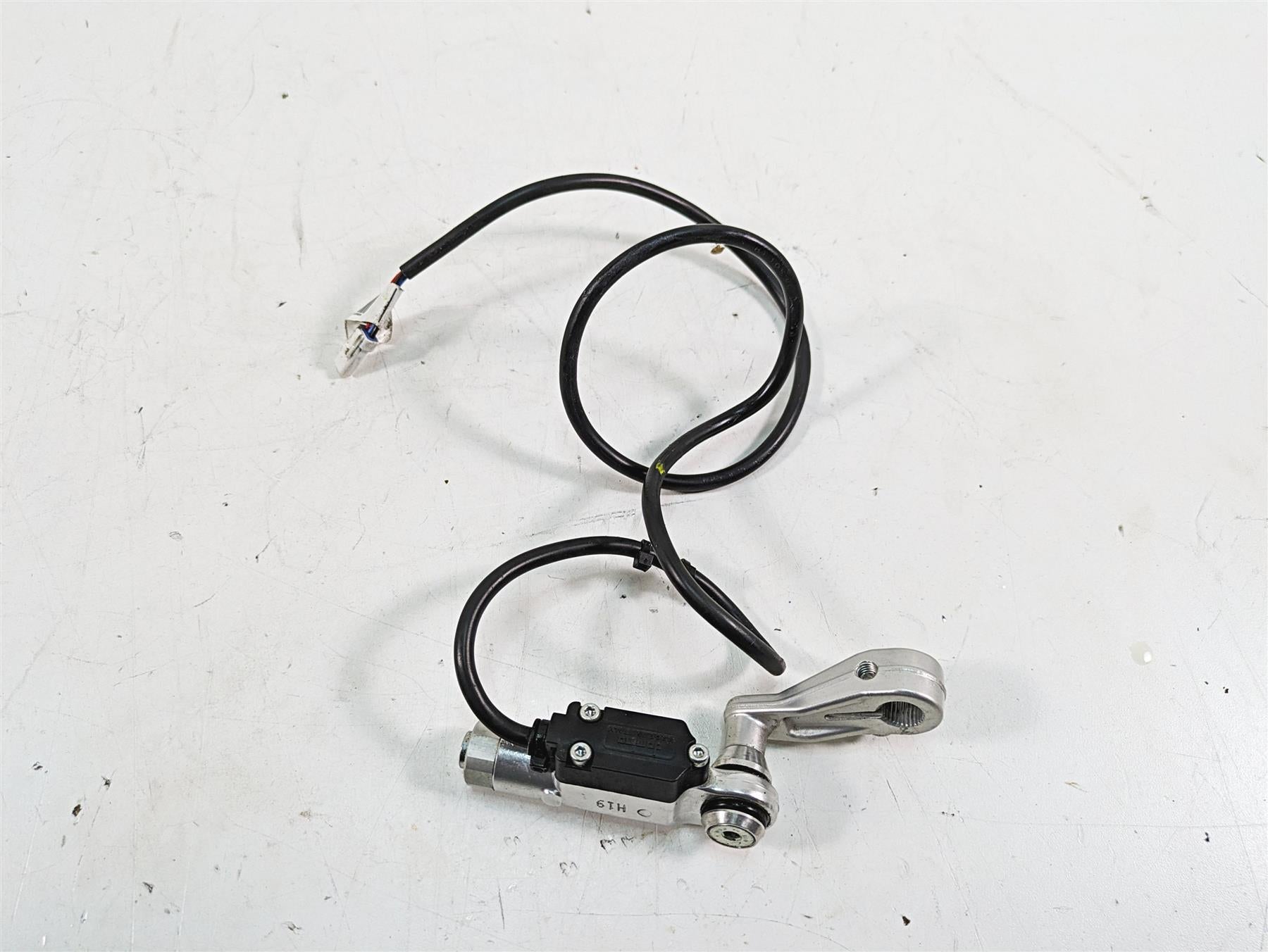 2020 Aprilia Tuono V4 Factory Quickshifter Quick Shift Shifter Assist 2B002890 {{ shop.shopifyCountryName }} - Mototech271