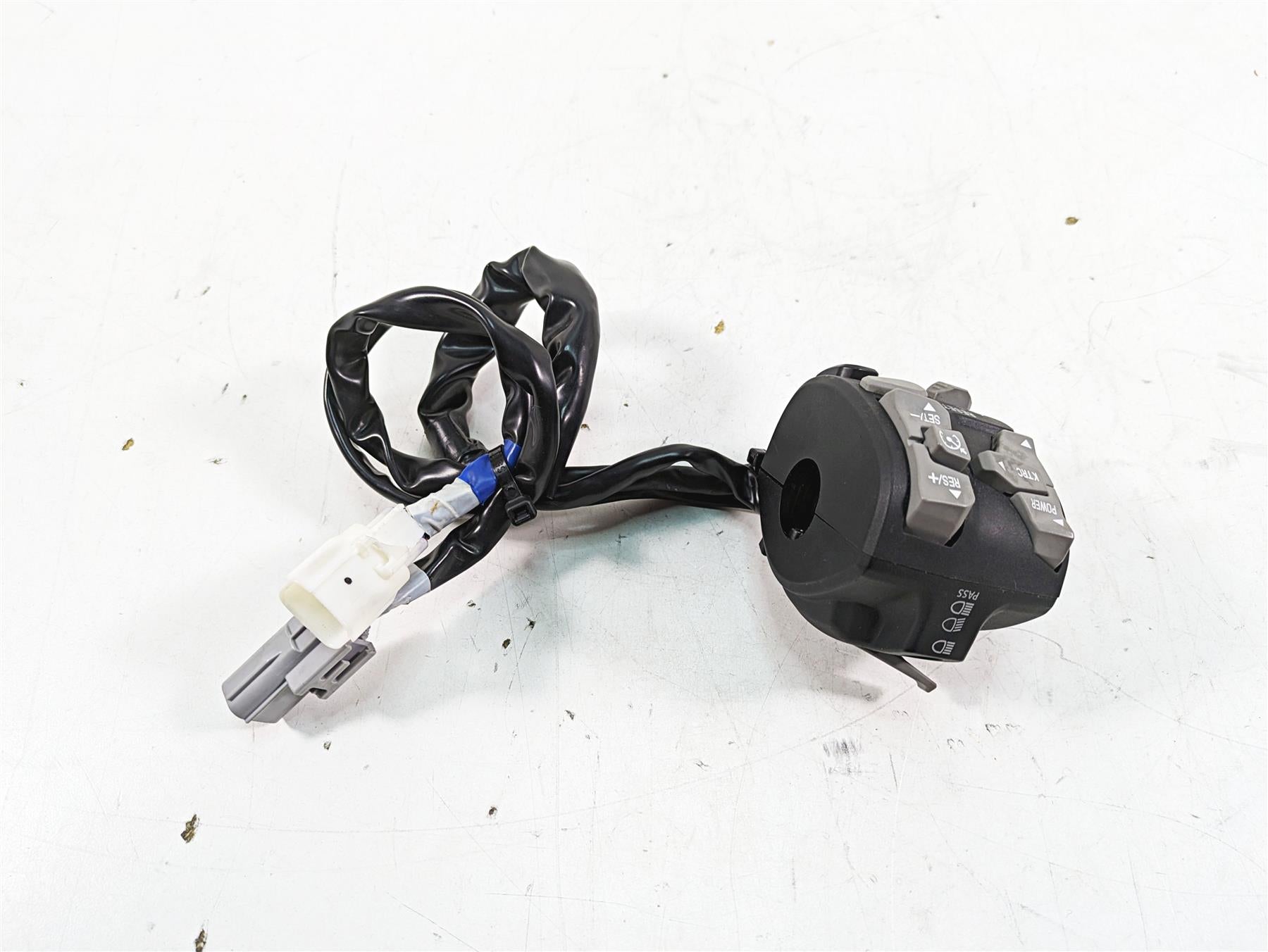 2018 Kawasaki ZX1002 Ninja H2 SX Left Cruise Control Switch - Read 46091-0435 {{ shop.shopifyCountryName }} - Mototech271
