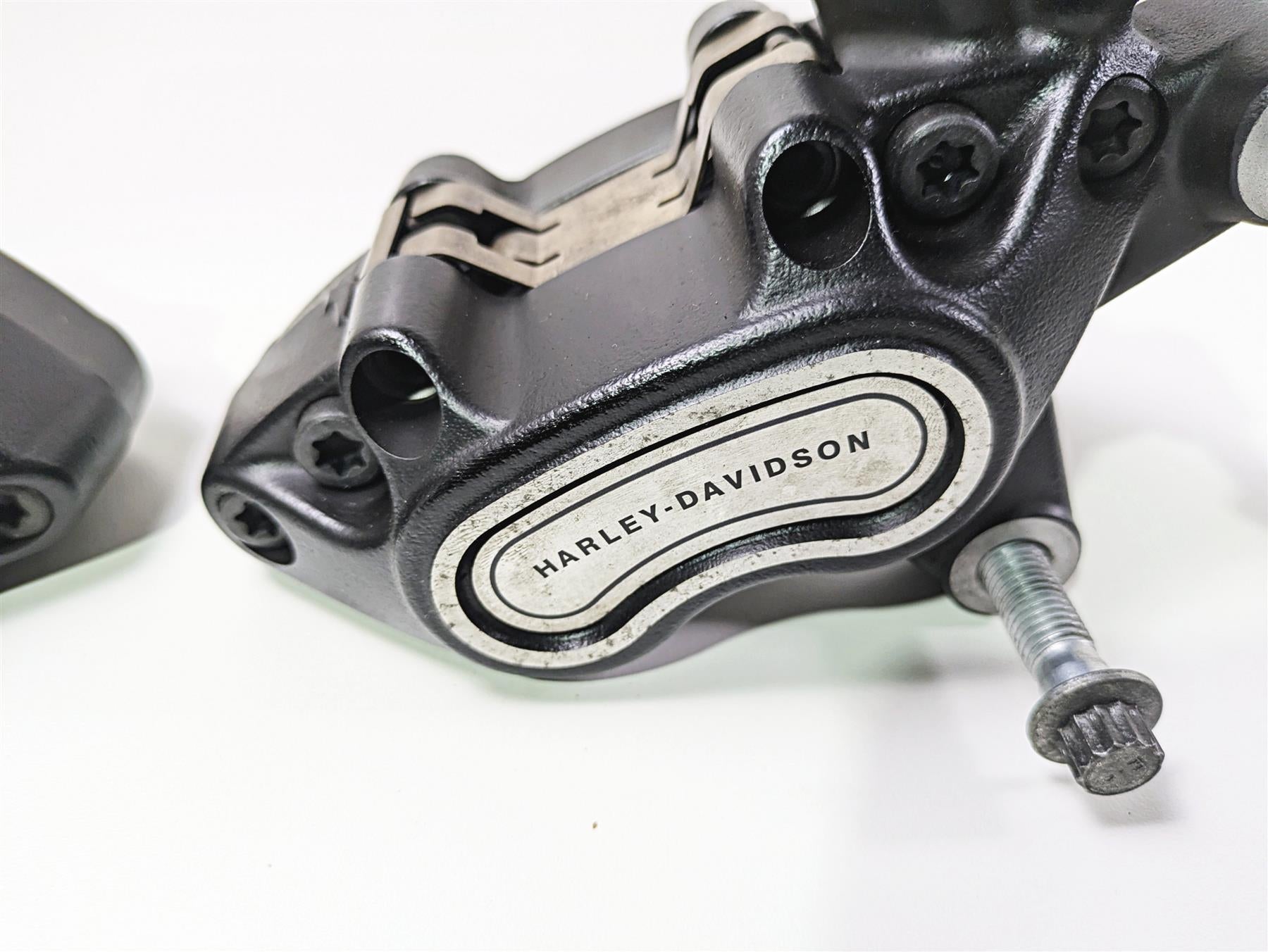 2019 Harley Softail FXDR 114 Front Brake Caliper Set 41300095 41300205 {{ shop.shopifyCountryName }} - Mototech271