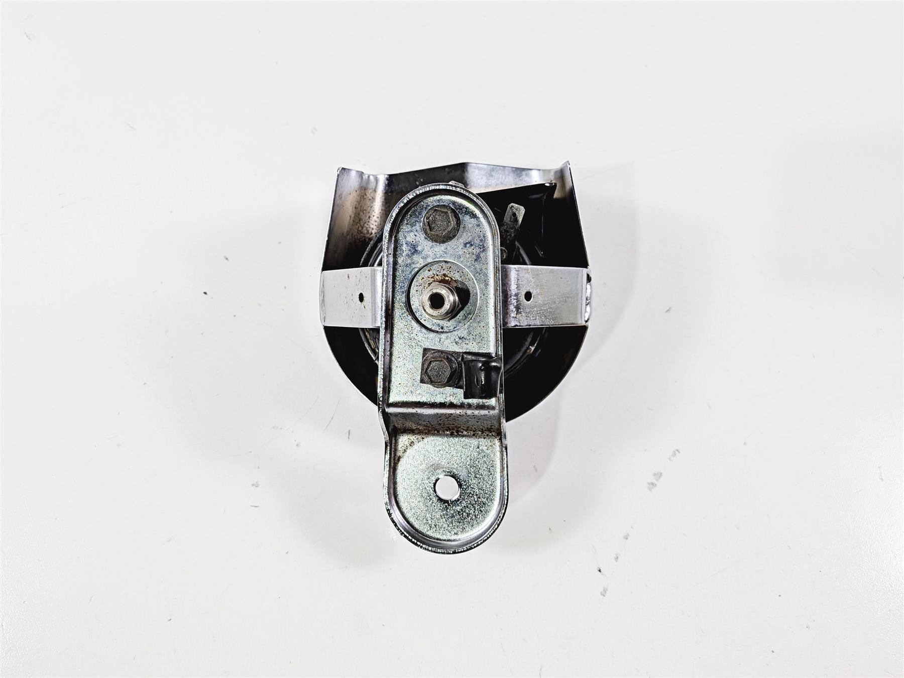 1993 Harley Touring FLHTCU Electra Glide Horn & Chrome Cover 69060-90H 61300478A {{ shop.shopifyCountryName }} - Mototech271