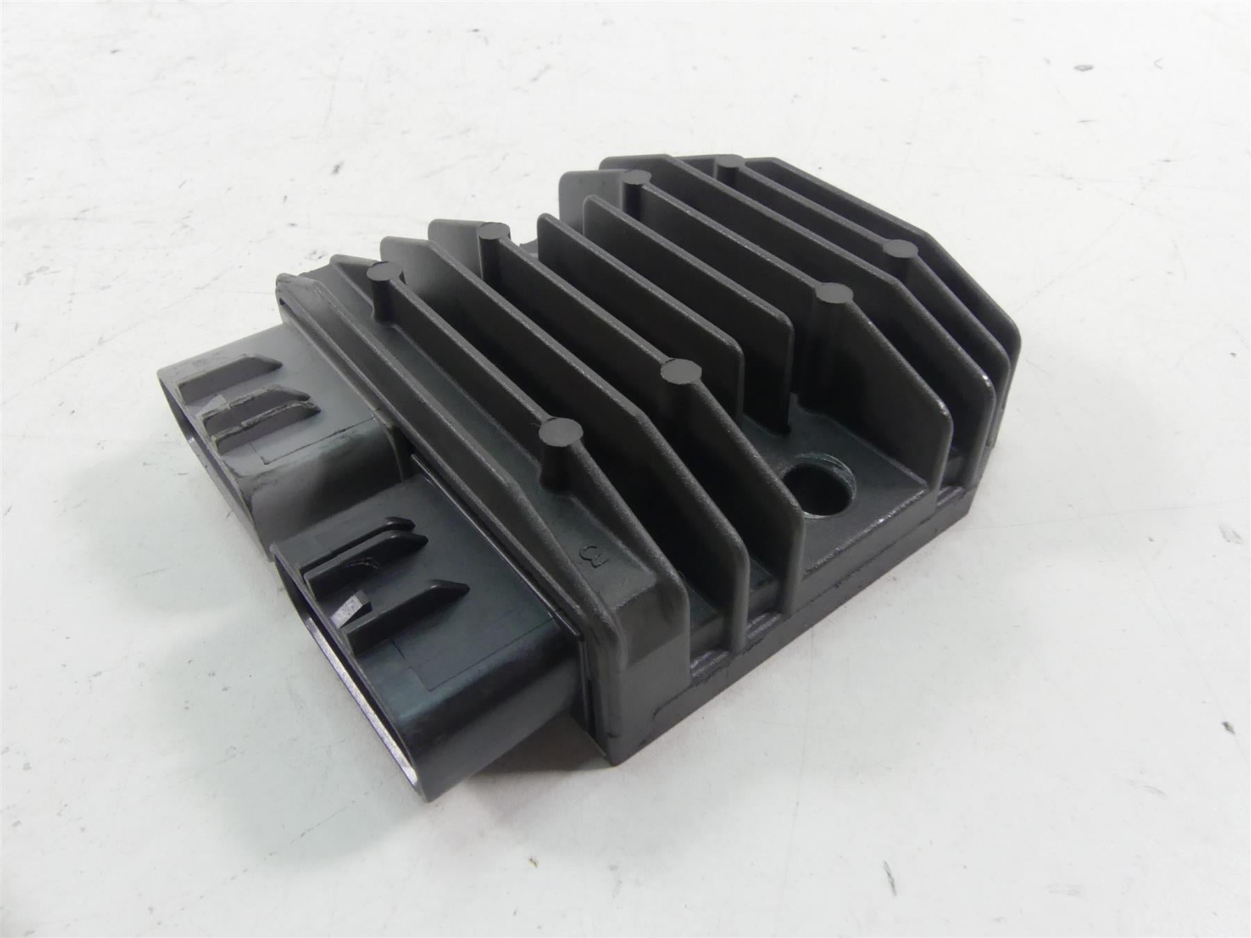 2008 Yamaha FZ1 Fazer Rectifier Voltage Regulator 1D7-81960-00-00 FH012AA {{ shop.shopifyCountryName }} - Mototech271