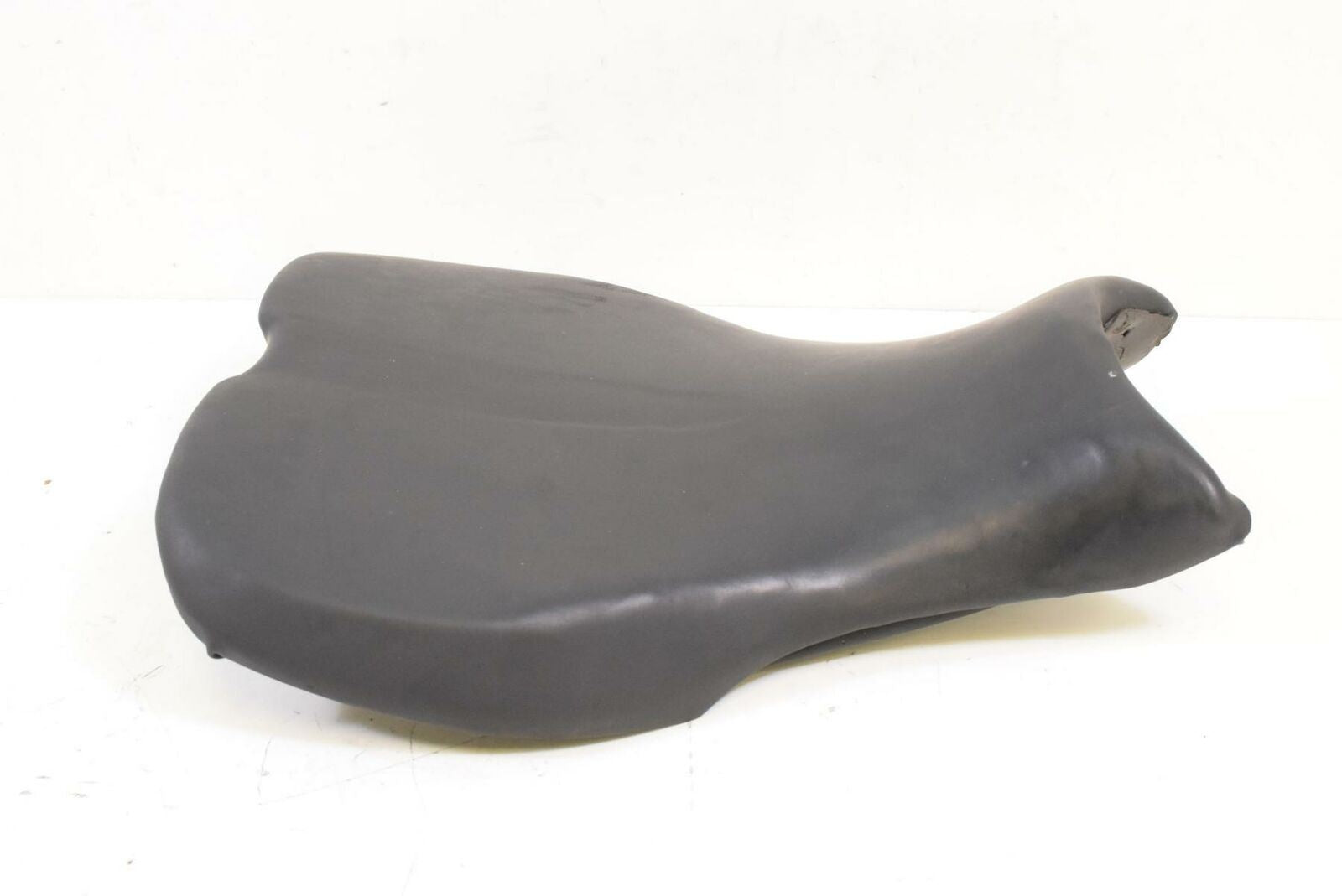 2009 Triumph Daytona 675 Front Rider Driver Seat Saddle T2306402 {{ shop.shopifyCountryName }} - Mototech271