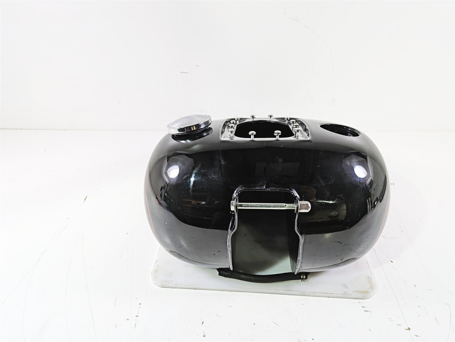 2015 Harley FXDL Dyna Low Rider Fuel Gas Petrol Tank -READ 61593-10 {{ shop.shopifyCountryName }} - Mototech271
