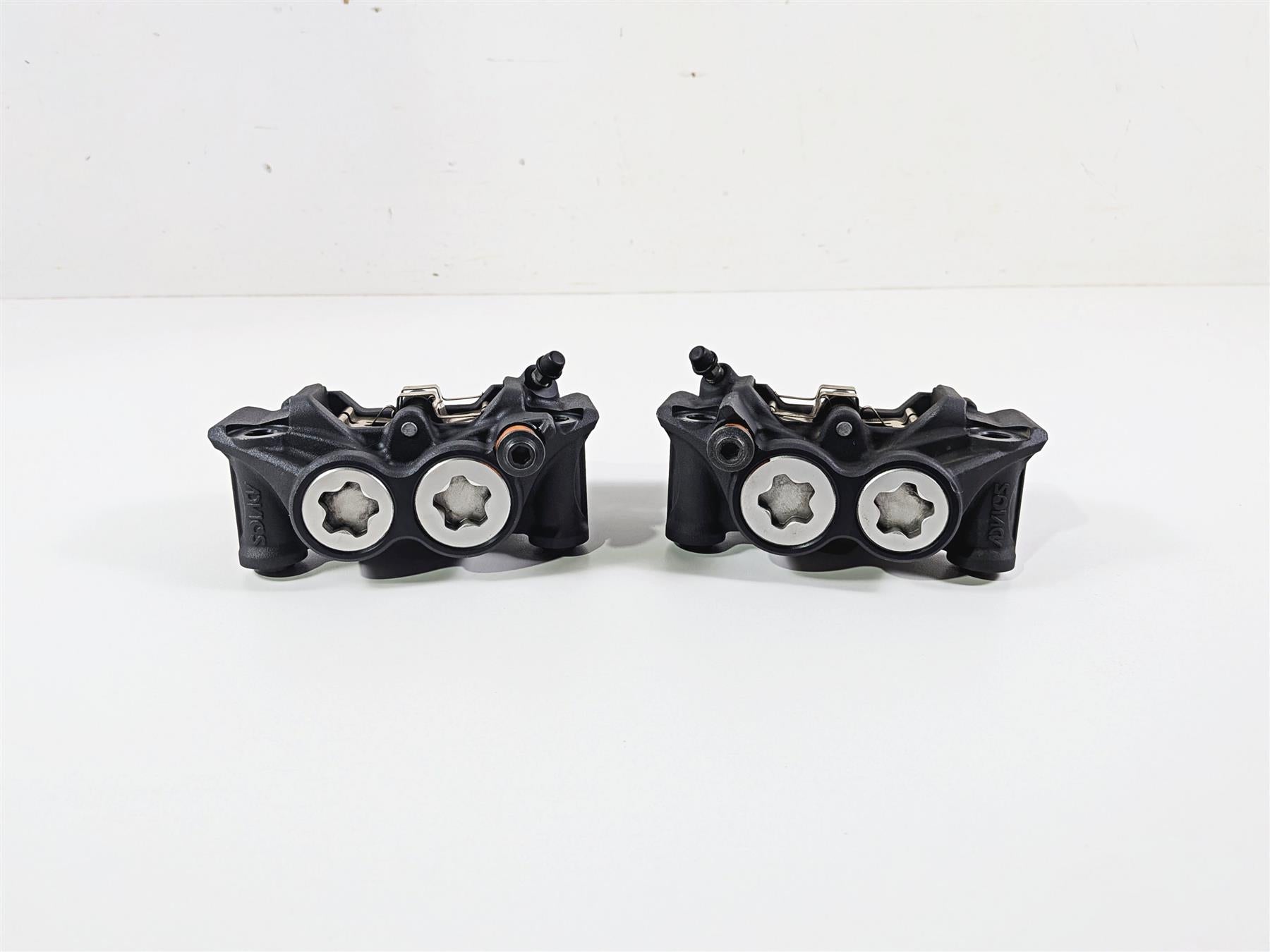 2023 Yamaha MT10 MTN1000 Front Brake Caliper Set Nissin 108mm L B67-2580T-00-00 {{ shop.shopifyCountryName }} - Mototech271