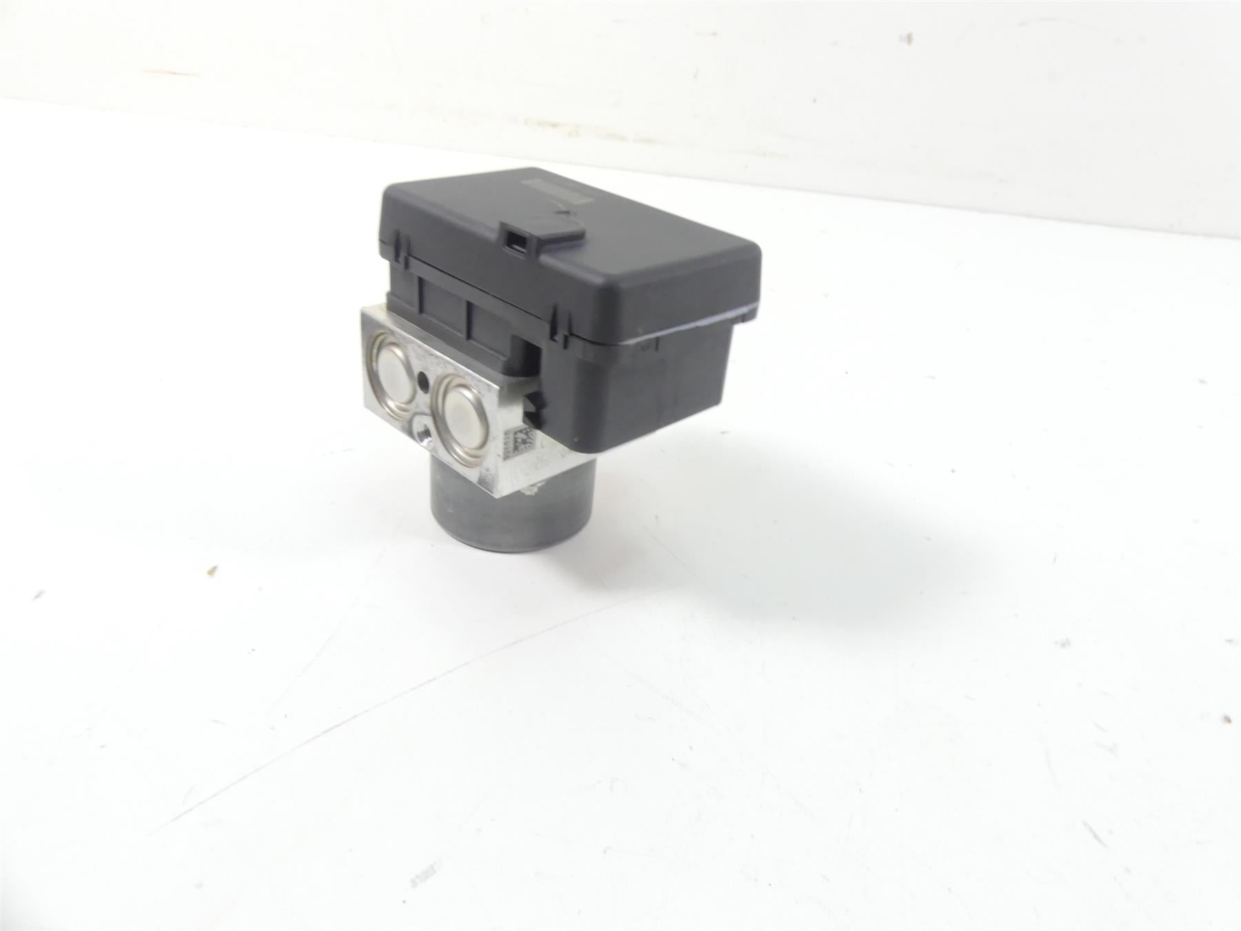 2017 BMW F800GS K72 Abs Brake Pump Unit Module 8561677 34518546851 {{ shop.shopifyCountryName }} - Mototech271