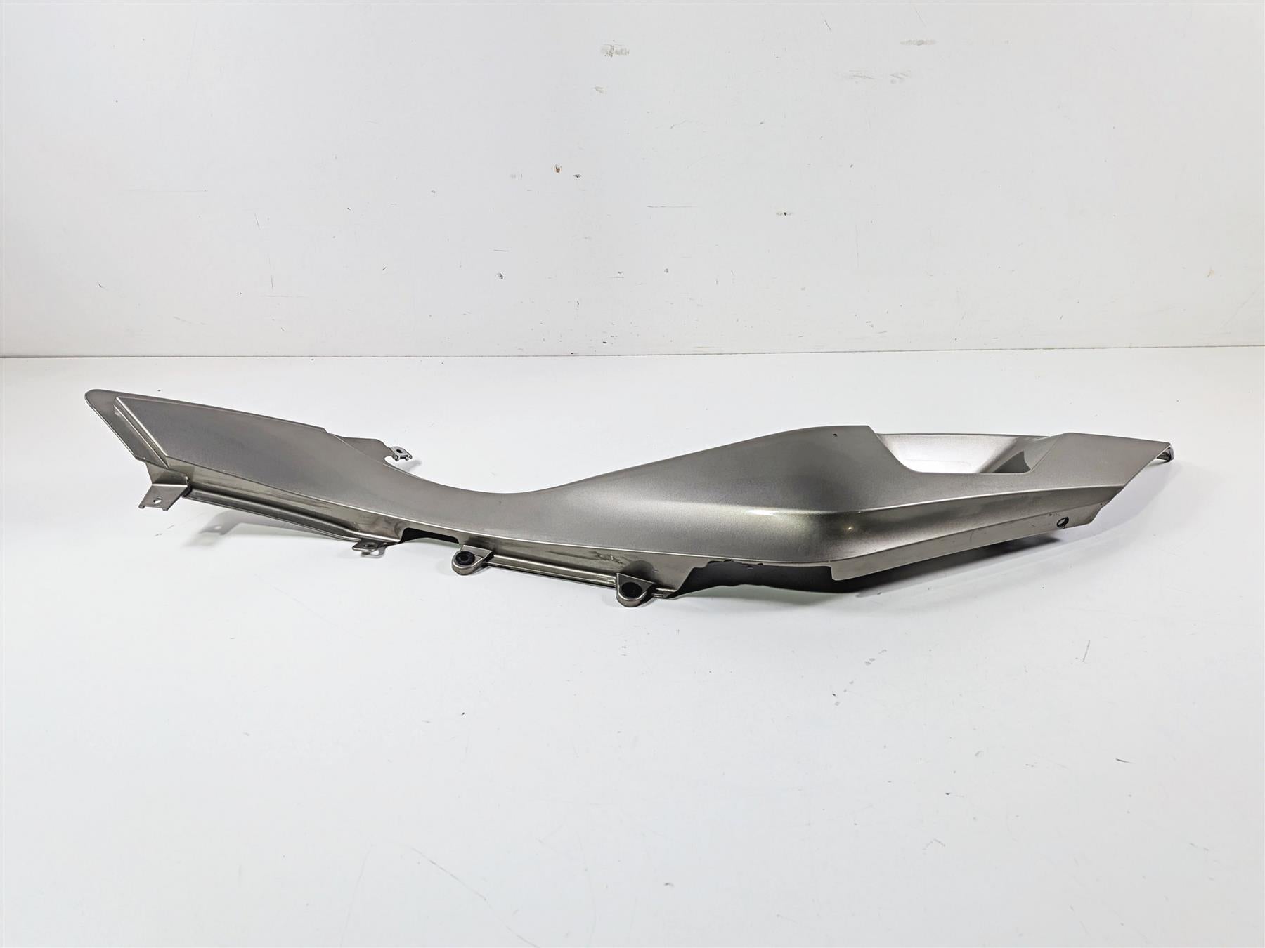 2016 BMW R1200RT RT RTW K52 Left Tail Side Cover Fairing Platinbronz 46638533567 {{ shop.shopifyCountryName }} - Mototech271