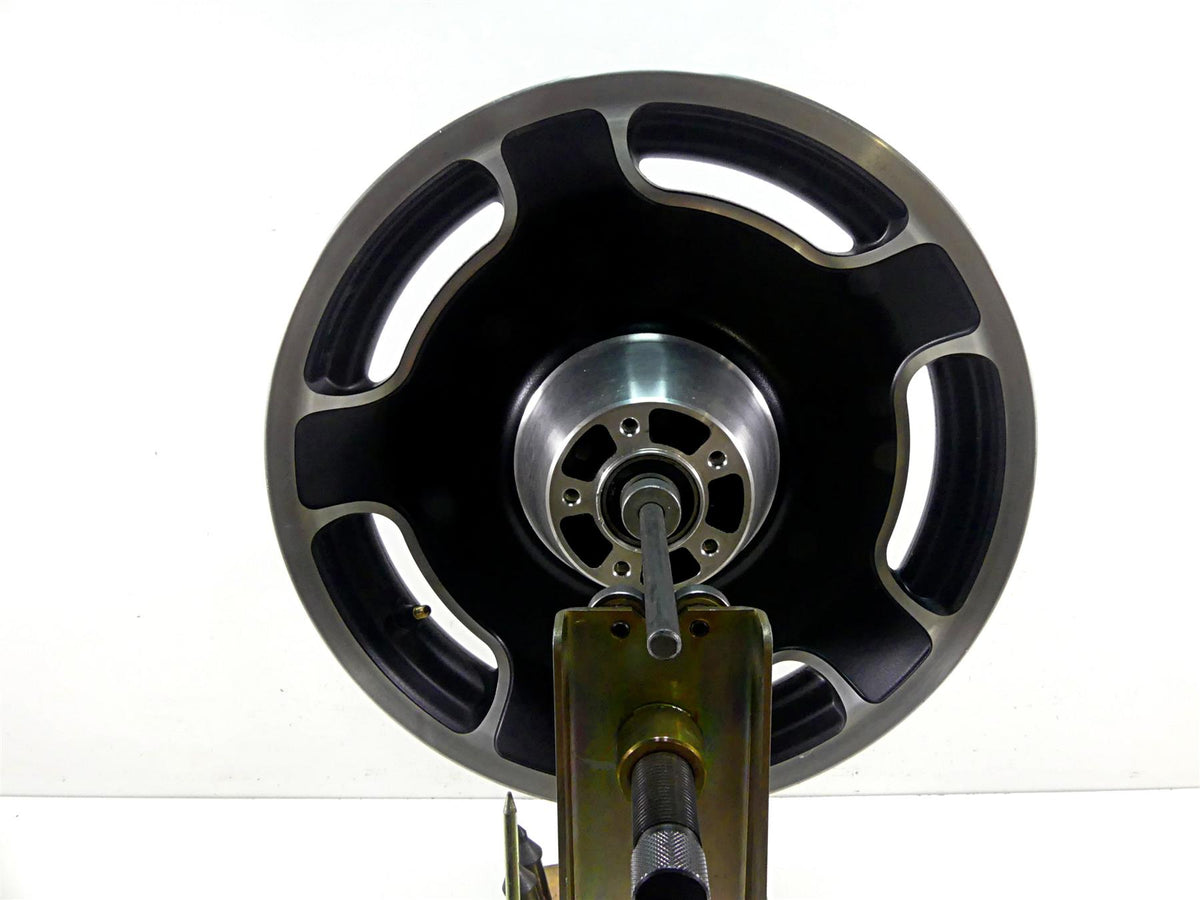 2008 Harley Touring FLHX Street Glide Straight 16x3 Front Wheel 41285-06 {{ shop.shopifyCountryName }} - Mototech271
