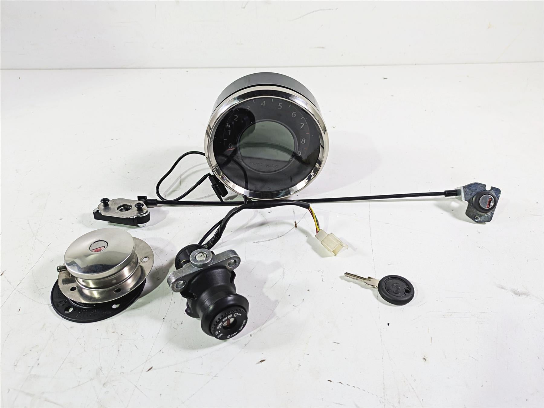 2014 Moto Guzzi California 1400 Touring Ignition Switch Key Speedo 8K B063709 {{ shop.shopifyCountryName }} - Mototech271