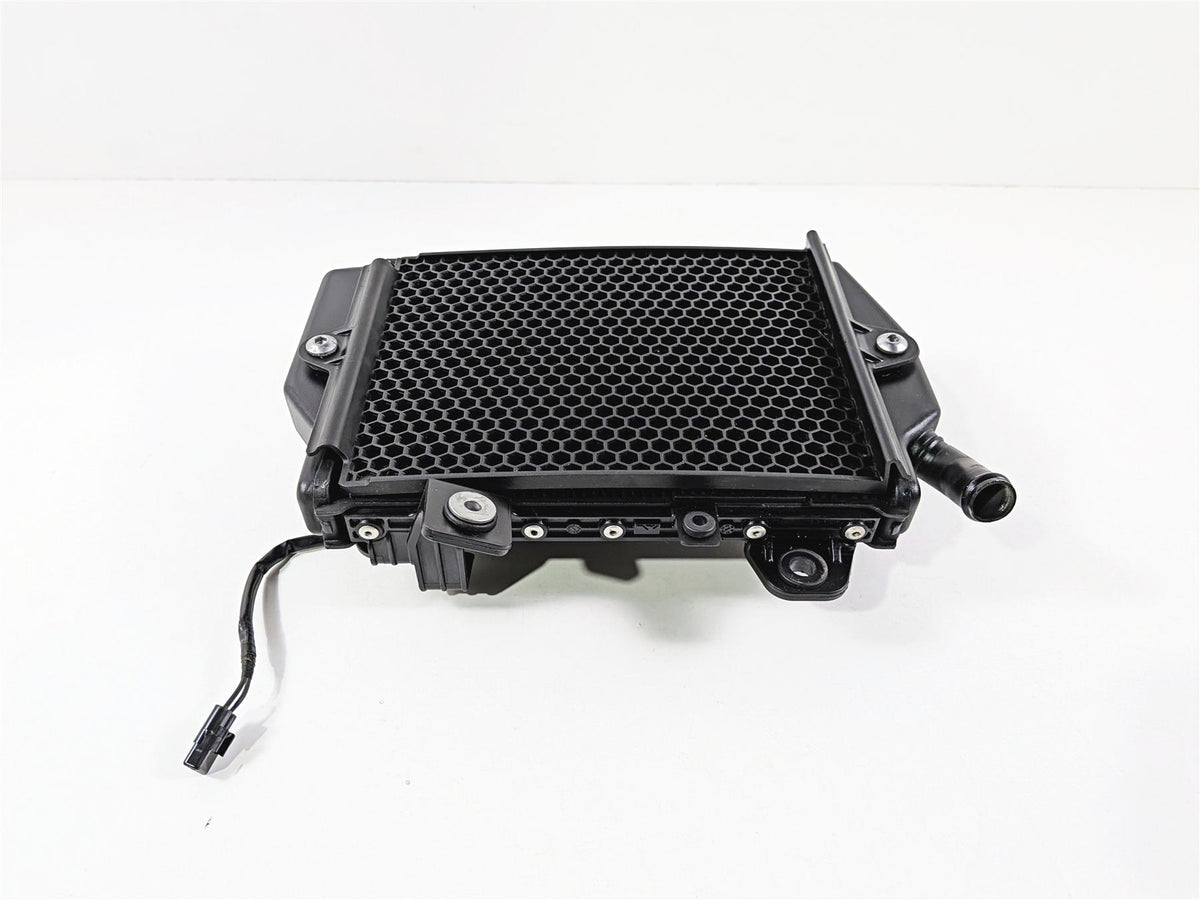 2022 Triumph Tiger 900 GT Pro Left Coolant Radiator And Fan T2104610 {{ shop.shopifyCountryName }} - Mototech271