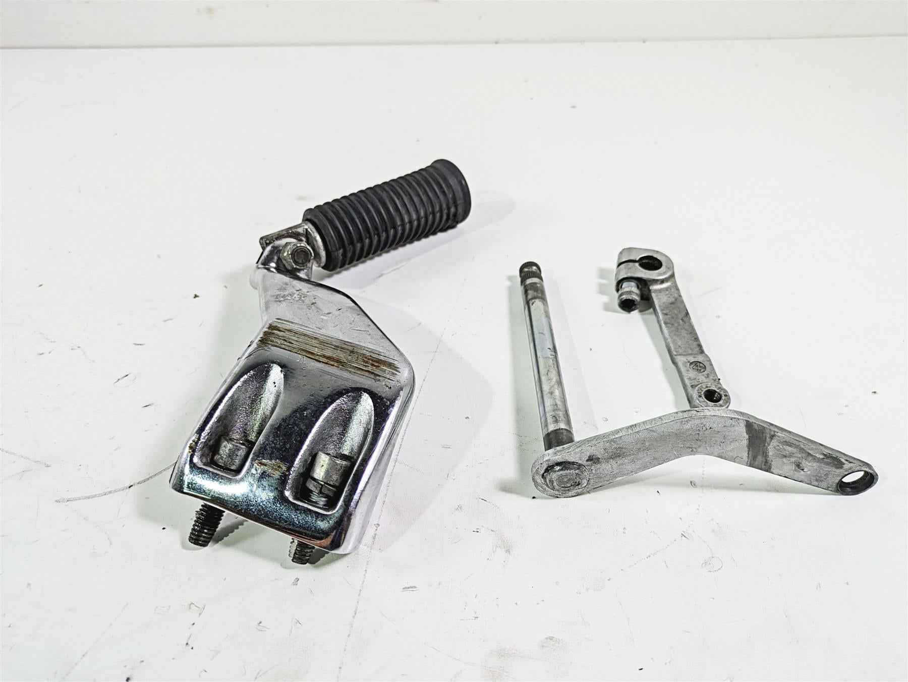 2016 Harley FXDL Dyna Low Rider Left Rider Foot Peg & Shifter Parts 50500279 {{ shop.shopifyCountryName }} - Mototech271
