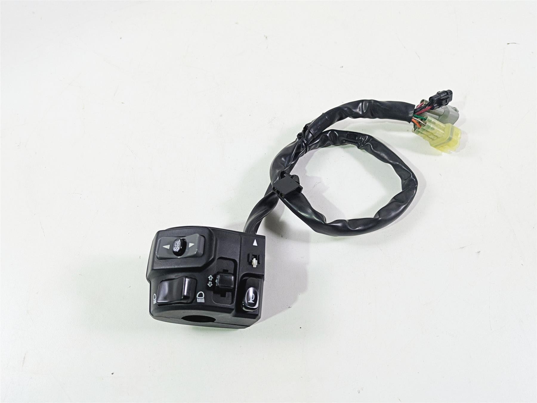 2020 Kawasaki Z900 ZR900 Left Blinker Hand Control Switch - Read 46091-0492 {{ shop.shopifyCountryName }} - Mototech271