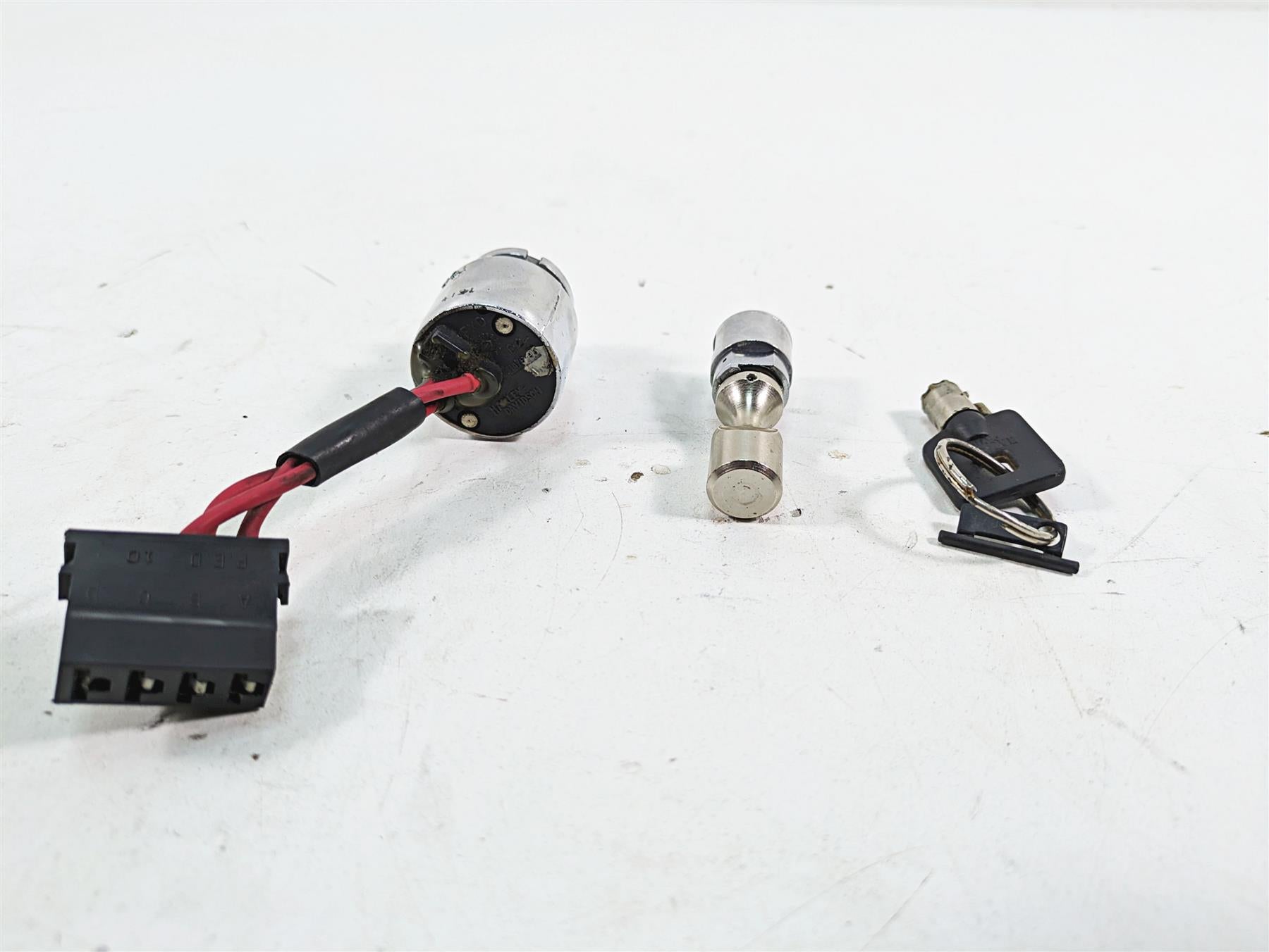 2005 Harley Dyna FXDL Low Rider Ignition Switch Key Lock Set 71476