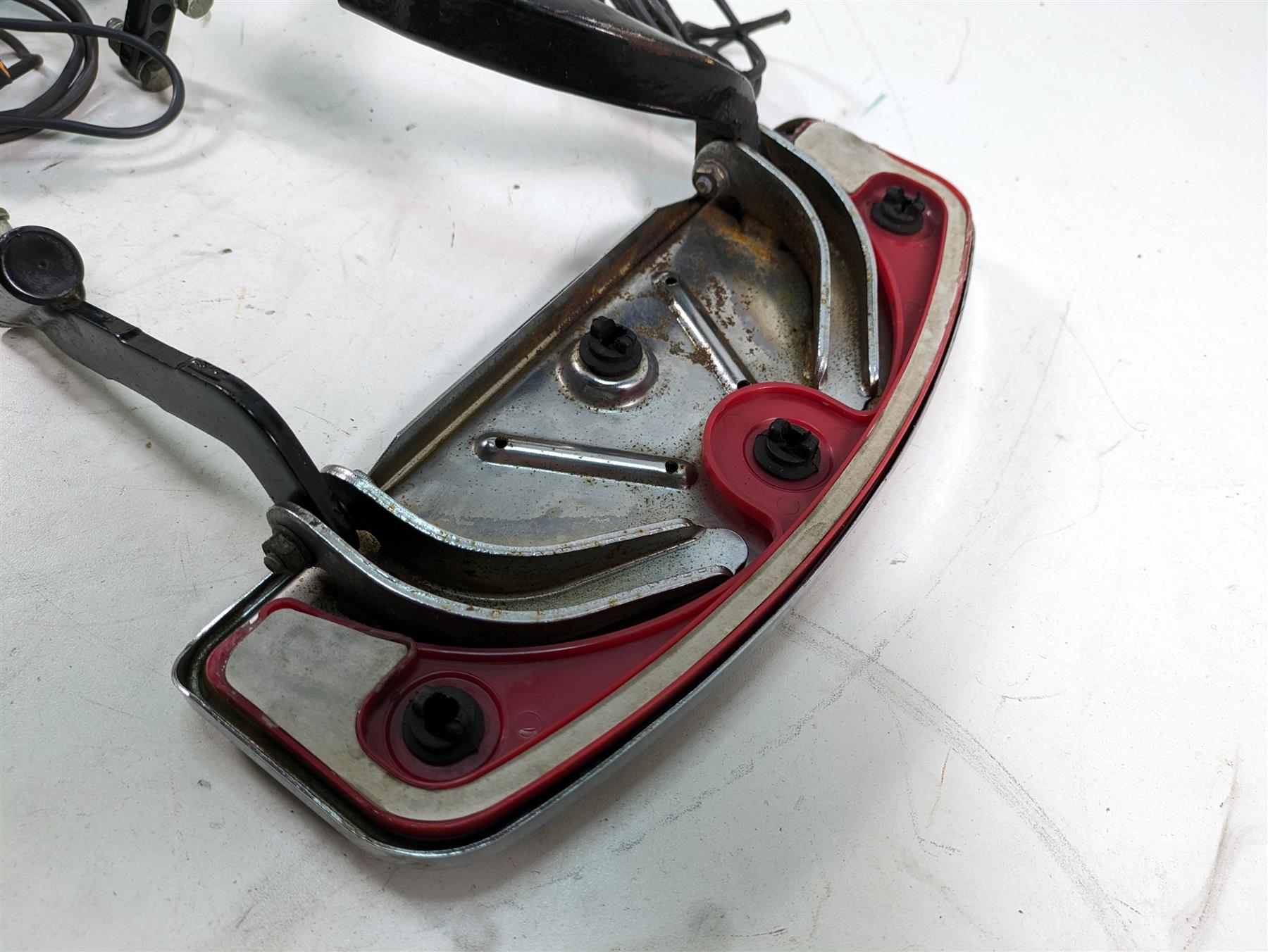 2006 Harley Touring FLHTCUI Electra Glide Front Floorboard Set 50622-83 50518-83 {{ shop.shopifyCountryName }} - Mototech271
