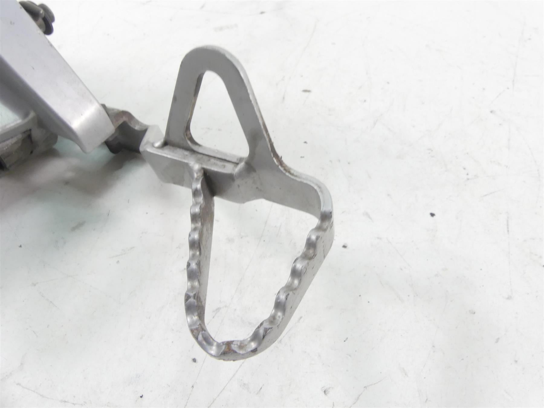 1999 BMW R1100 GS 259E Right Rider Footpeg Foot Peg & Brake Pedal 46712314246 {{ shop.shopifyCountryName }} - Mototech271