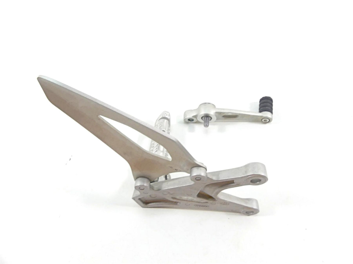2022 Triumph Speed Triple 1200 RS Front Left Footpeg & Shifter T2082544 T2082910 {{ shop.shopifyCountryName }} - Mototech271