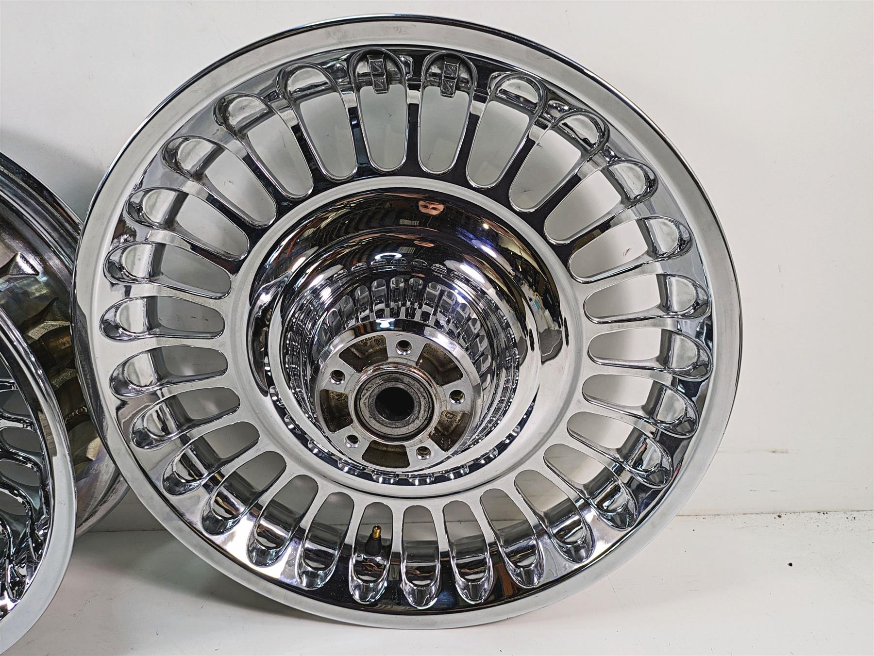 2010 Harley Touring FLHTCU Electra Glide Front Rear Chrome Wheel Set 43300161 {{ shop.shopifyCountryName }} - Mototech271