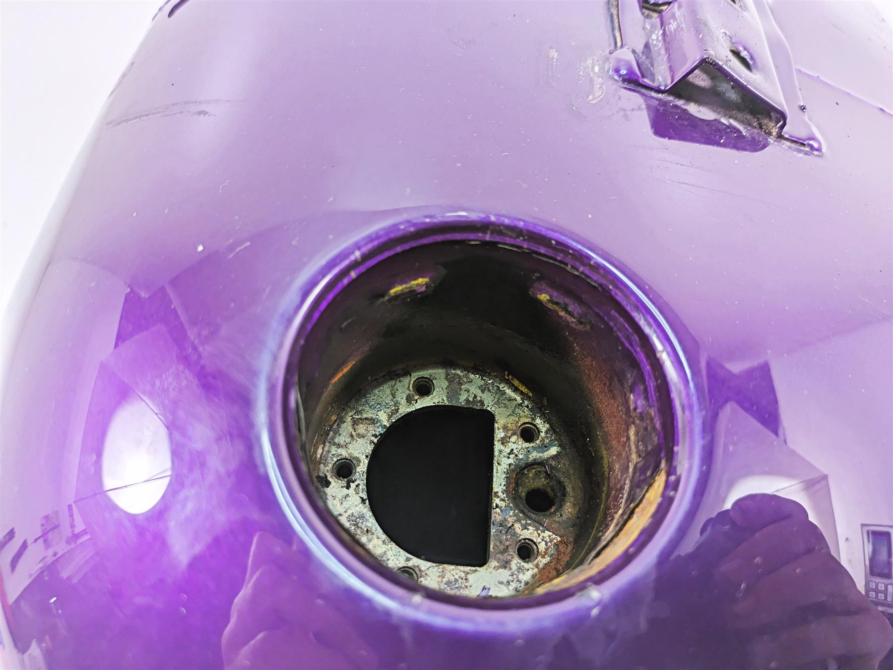 2000 Harley FXSTS Softail Springer Fuel Gas Petrol Tank - Dented 62180-00D {{ shop.shopifyCountryName }} - Mototech271