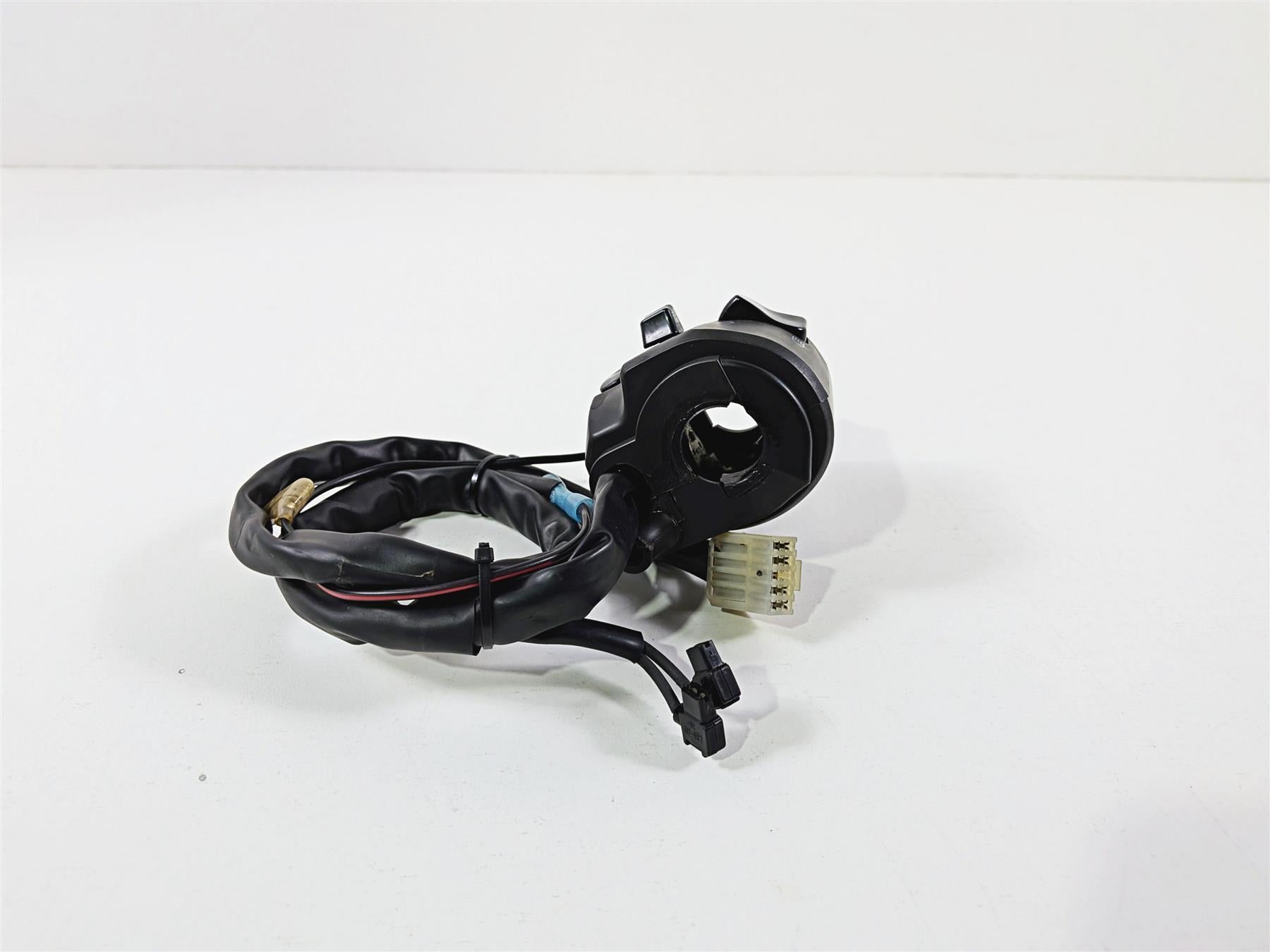 2008 Yamaha YZF R1 RN19 Left Hand Control Switch Light Blinker 4C8-83973-00-00 {{ shop.shopifyCountryName }} - Mototech271