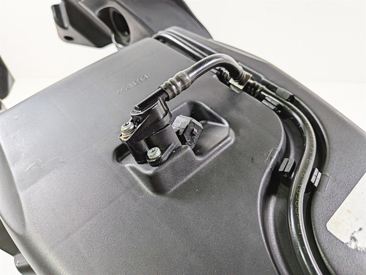 2011 Ducati Streetfighter 1098 S Air Box Breather & Injectors & Ducs 44211393B {{ shop.shopifyCountryName }} - Mototech271