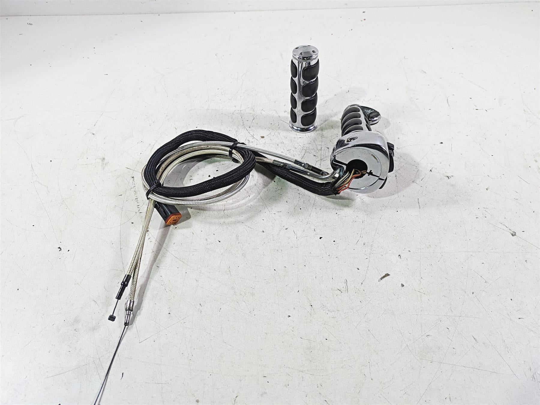 2002 Harley FLSTC Softail Heritage Right Chrome Hand Control Switch 71684-06A {{ shop.shopifyCountryName }} - Mototech271