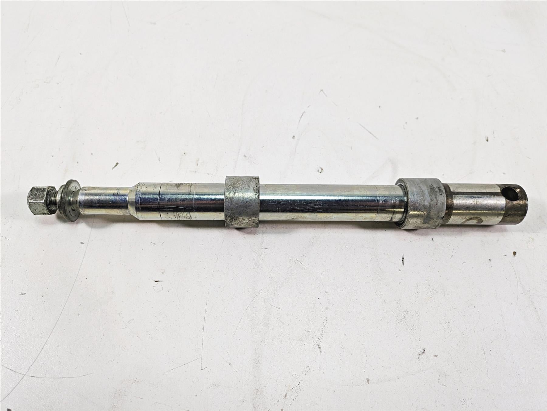 2006 Harley Touring FLHTCUI Electra Glide Front Wheel Spindle Axle 43364-00 {{ shop.shopifyCountryName }} - Mototech271