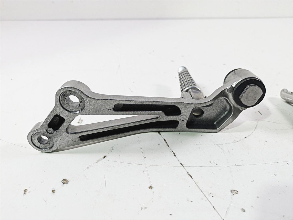 2005 Kawasaki ZX12R Ninja Rear Passenger Footpeg Set 35063-0062-458 {{ shop.shopifyCountryName }} - Mototech271