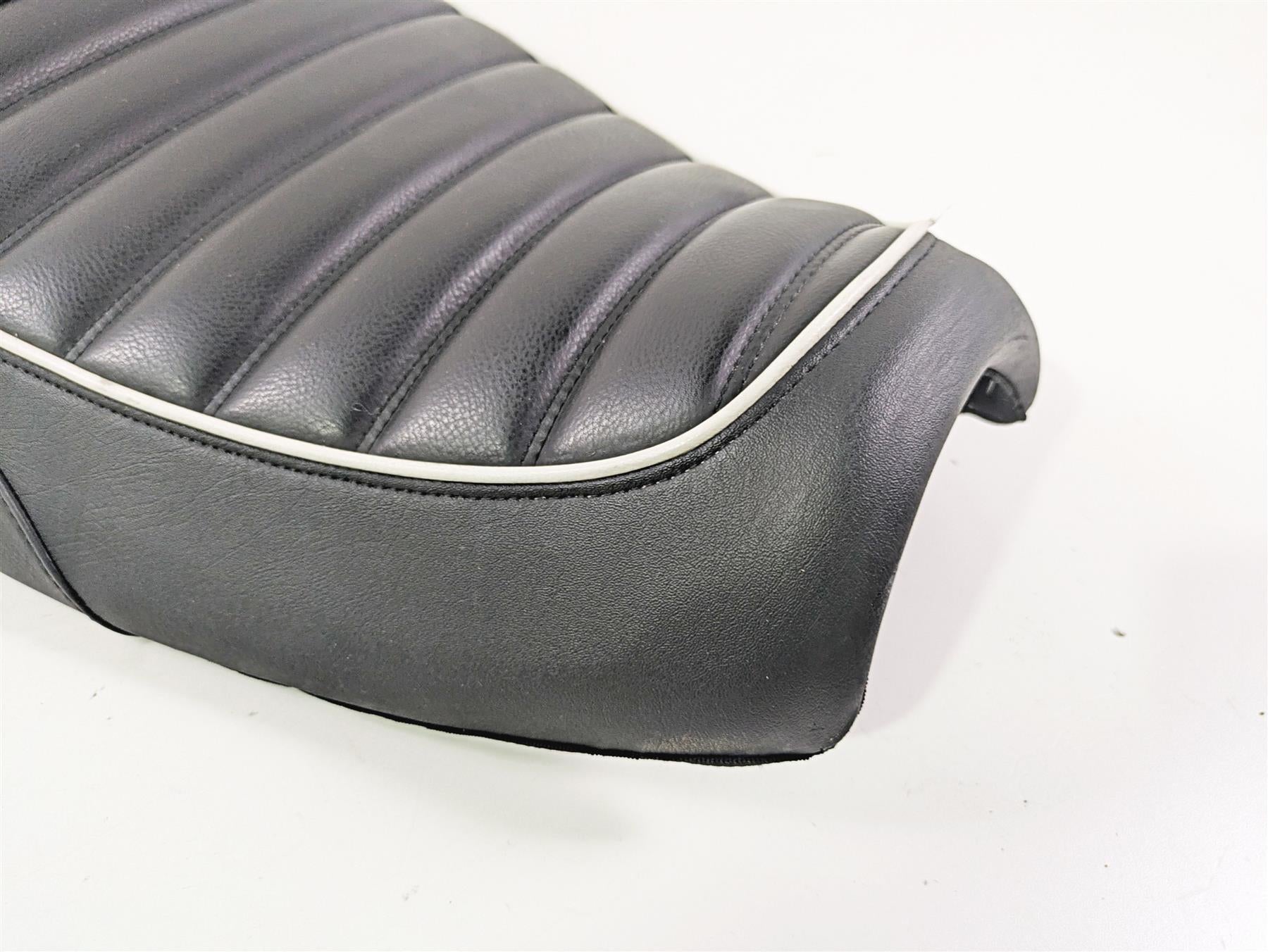 2013 Triumph Bonneville Rider Driver Duo Seat Saddle - No Tears T2302334 {{ shop.shopifyCountryName }} - Mototech271
