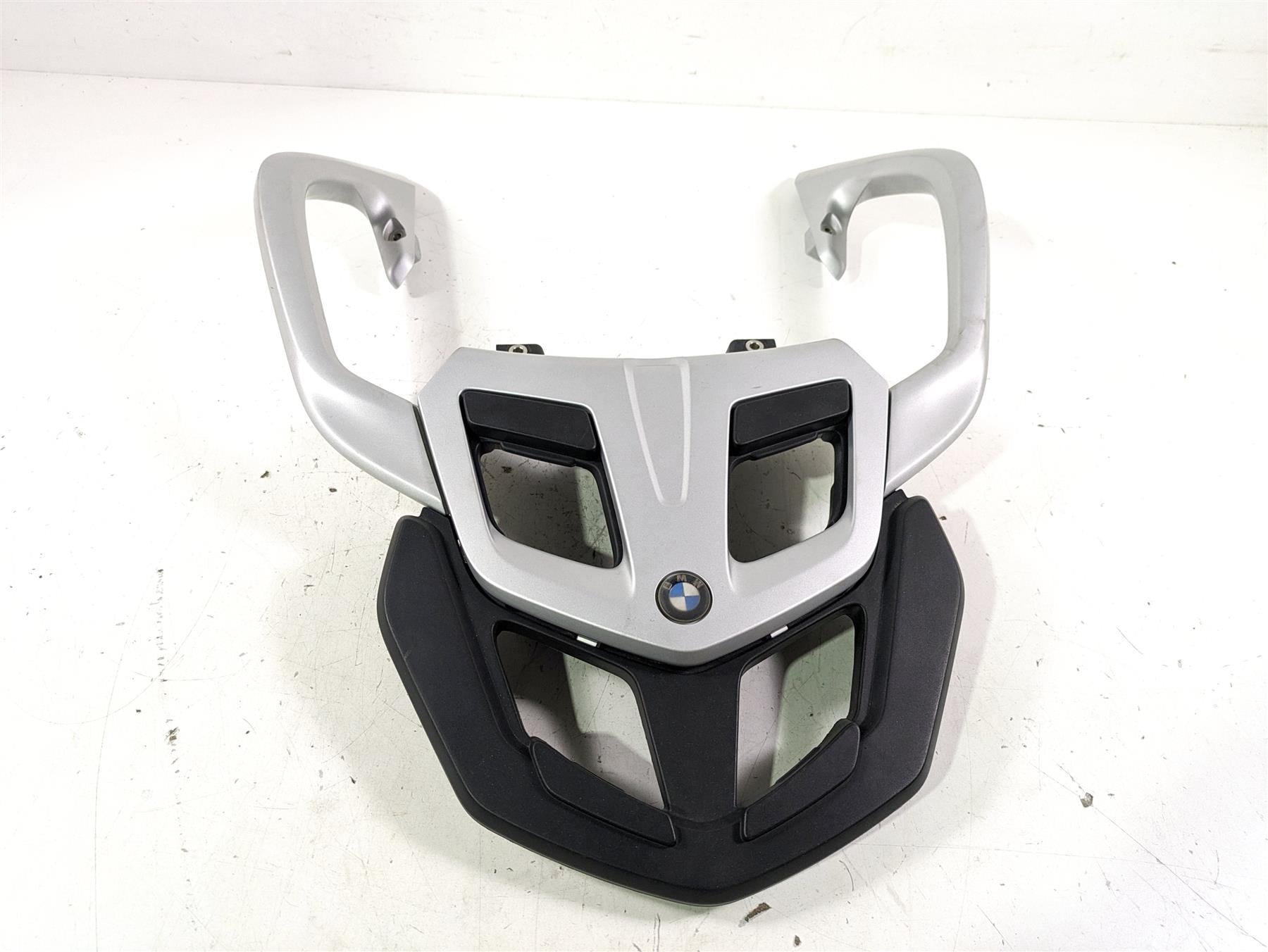 2022 BMW R1250 RT K052 Rear Luggage Rack & Grab Set 46548520650 46548548023 {{ shop.shopifyCountryName }} - Mototech271