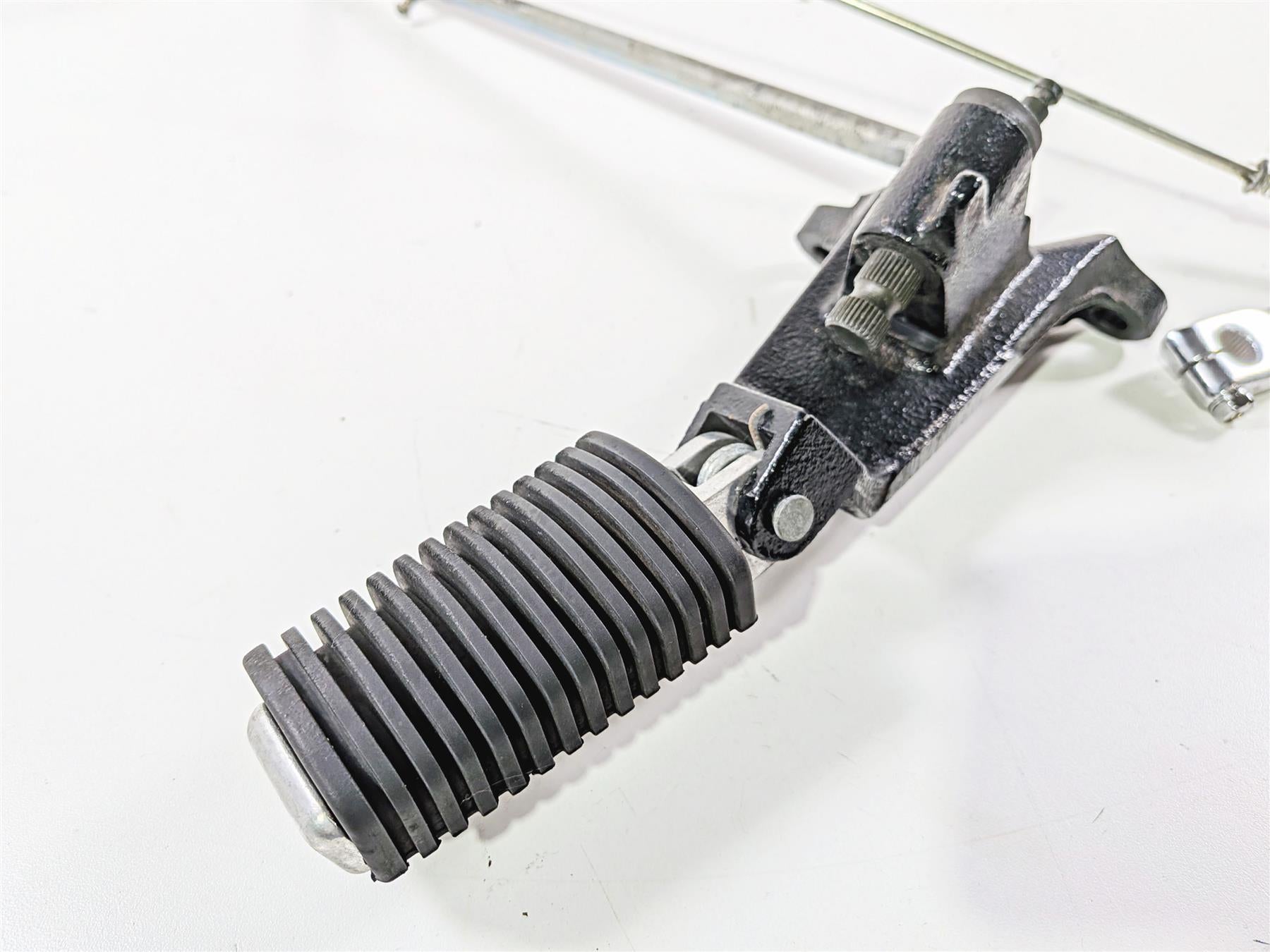 2005 Suzuki VZ800 M50 Boulevard Right Footpeg + Brake Links Set 43511-41F00 {{ shop.shopifyCountryName }} - Mototech271