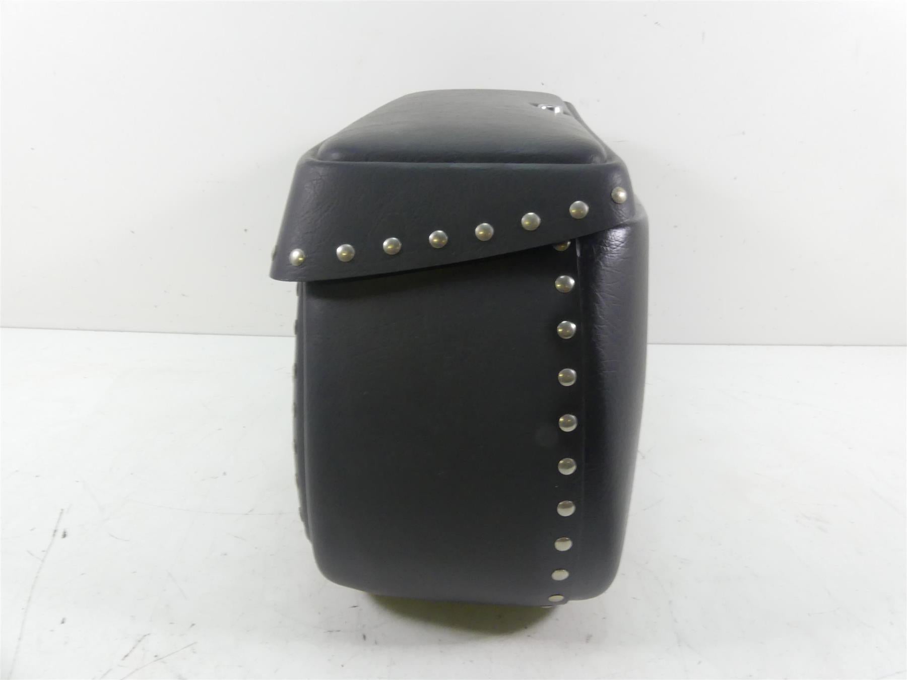 2002 Yamaha XVS1100 V-Star Left Leatherlyke Cross Country Saddlebag ACC625 {{ shop.shopifyCountryName }} - Mototech271