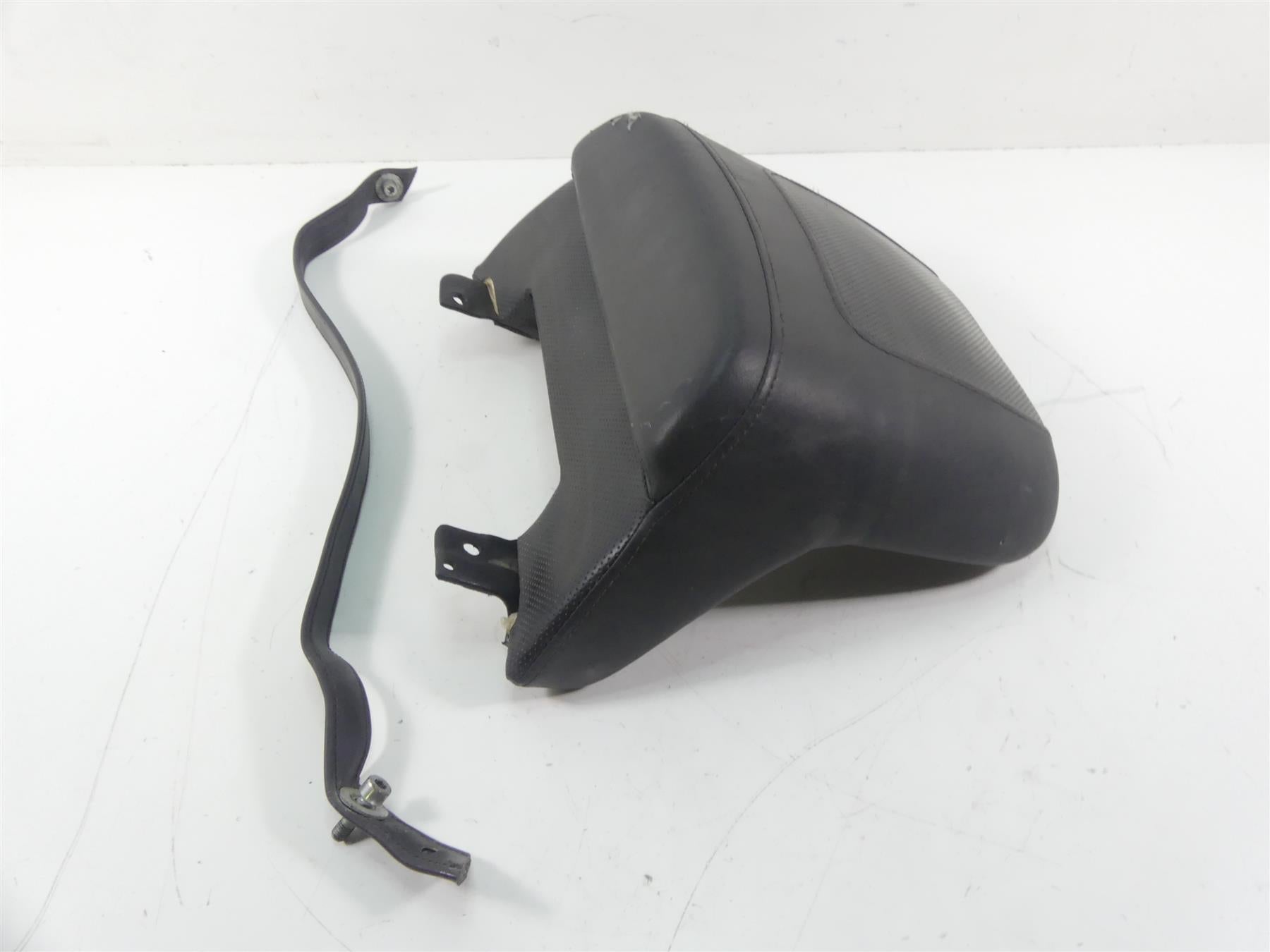 2013 Harley VRSCF Muscle V-Rod Rear Passenger Pillion Saddle Seat -Read 52438-09 {{ shop.shopifyCountryName }} - Mototech271