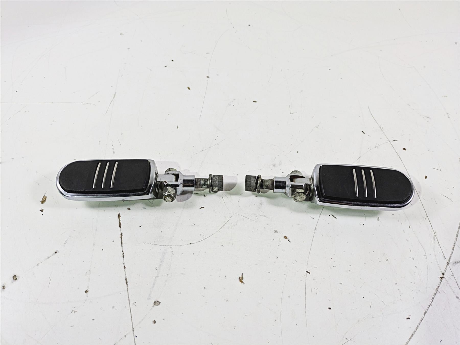 1992 Harley FLSTC Softail Heritage Rear Passenger Foot Peg Footpeg Set 50900-72