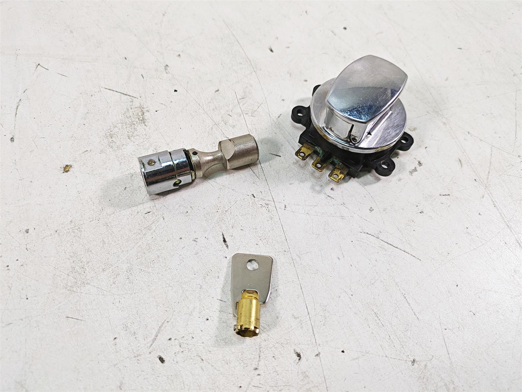 2006 Harley FLSTI Softail Heritage Ignition Switch Key Lock Set 71450-04 {{ shop.shopifyCountryName }} - Mototech271