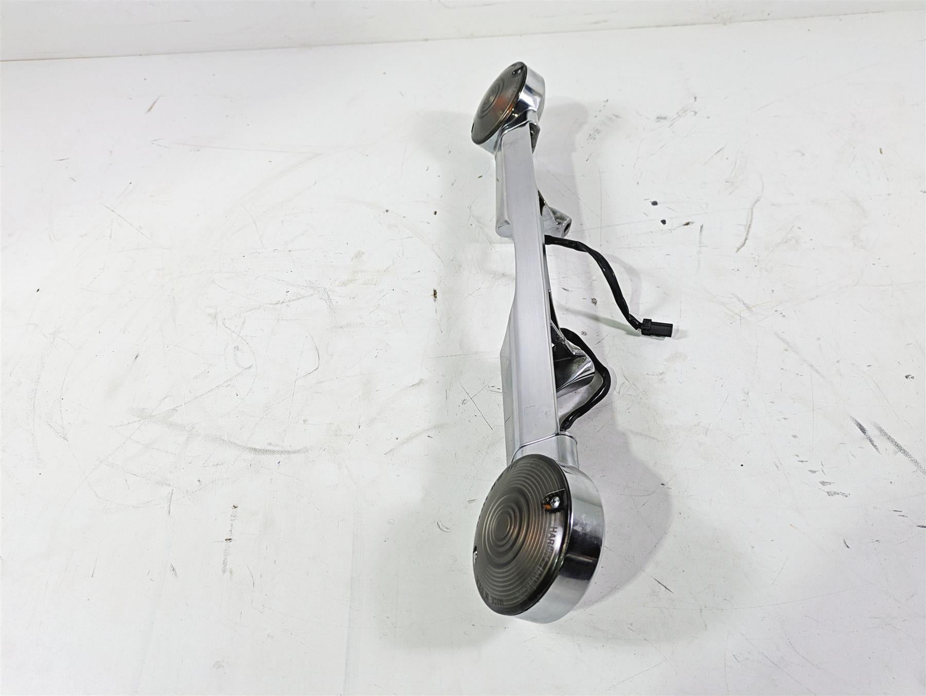 2008 Harley Touring FLHTCU E-Glide 105TH Rear Turn Signal Blinker Bar 68510-74C {{ shop.shopifyCountryName }} - Mototech271